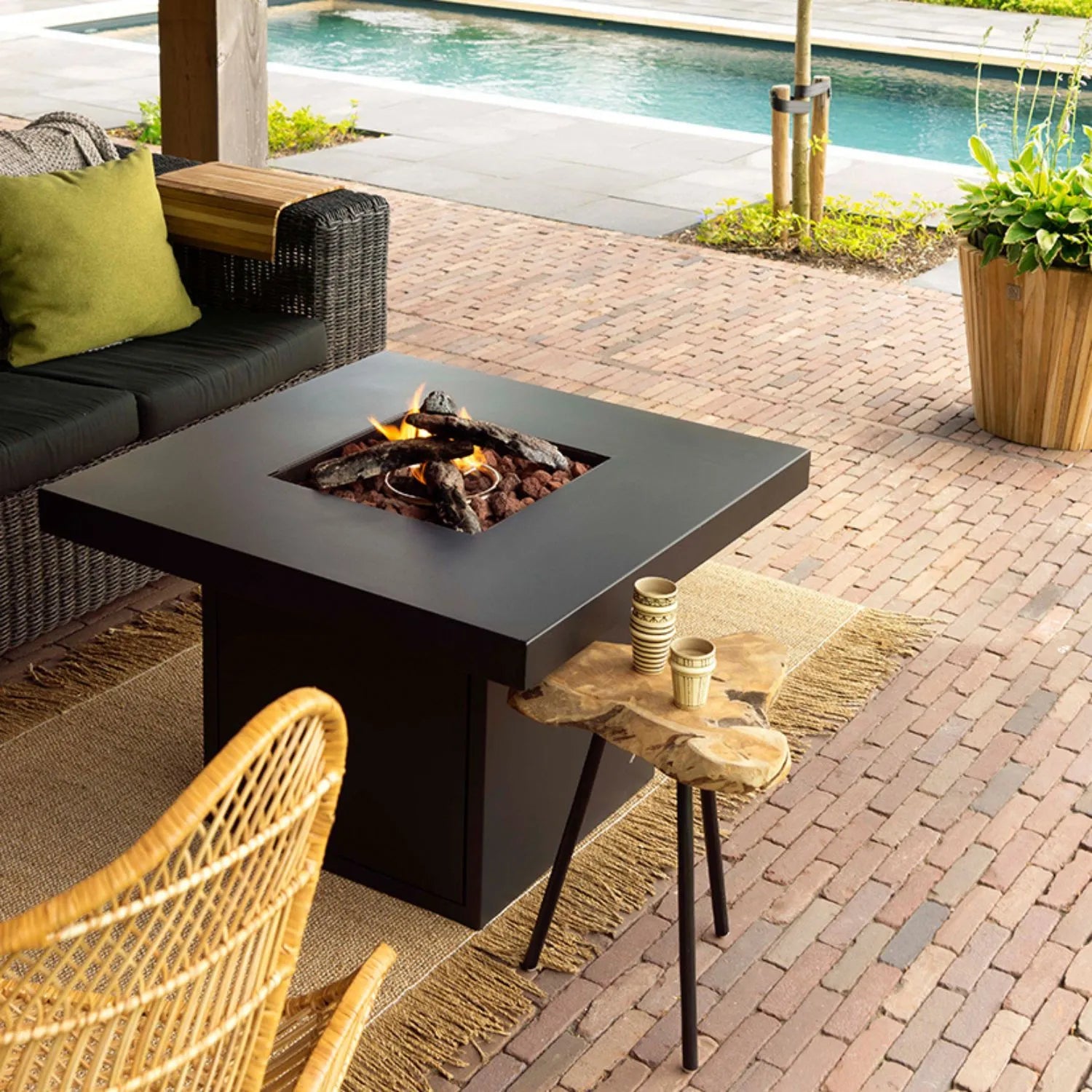 Cosibrixx 90 Anthracite Outdoor Gas Fire Pit Table with Black