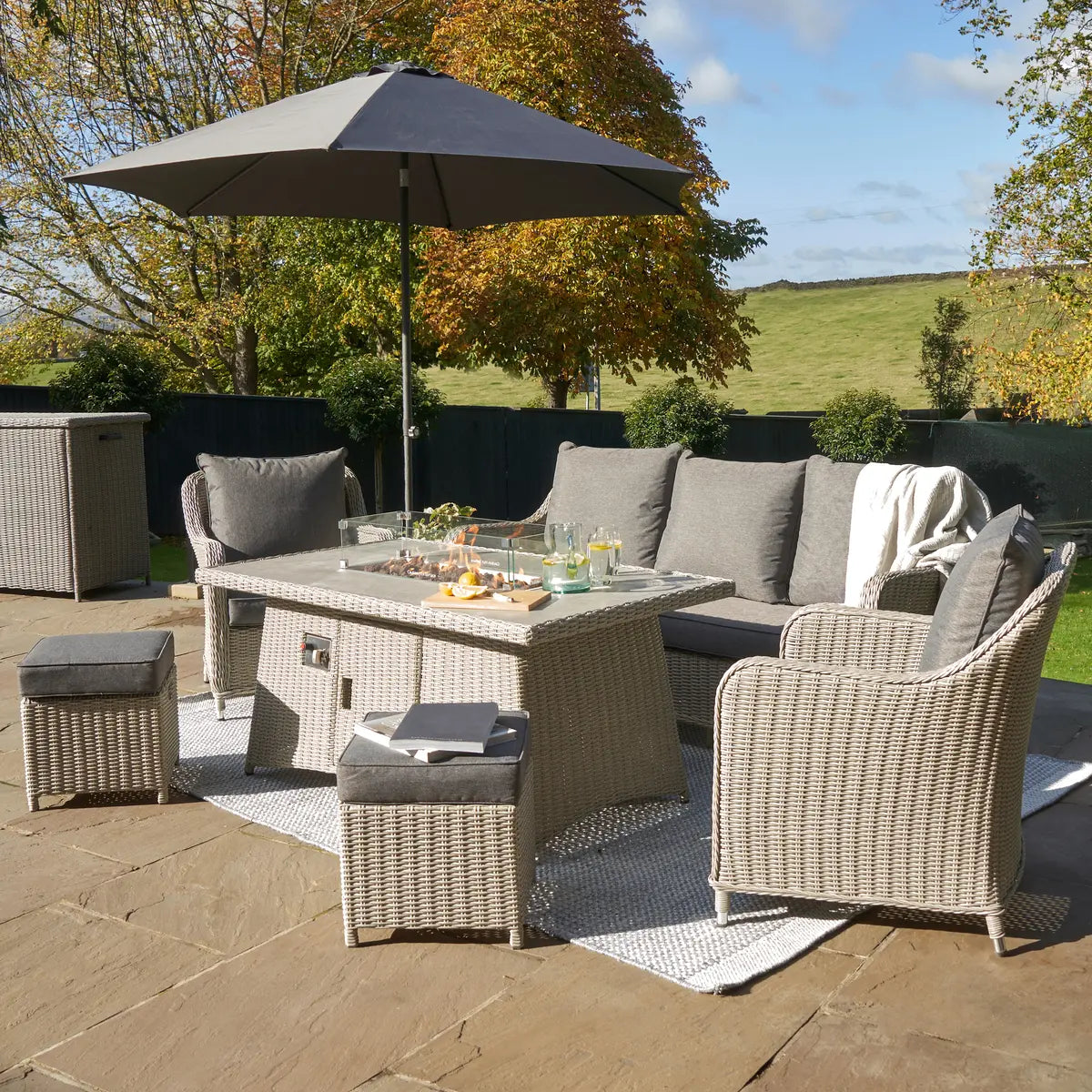 Platinum Lisboa 3m Round Centre Pole Parasol in Anthracite Grey – Click Style