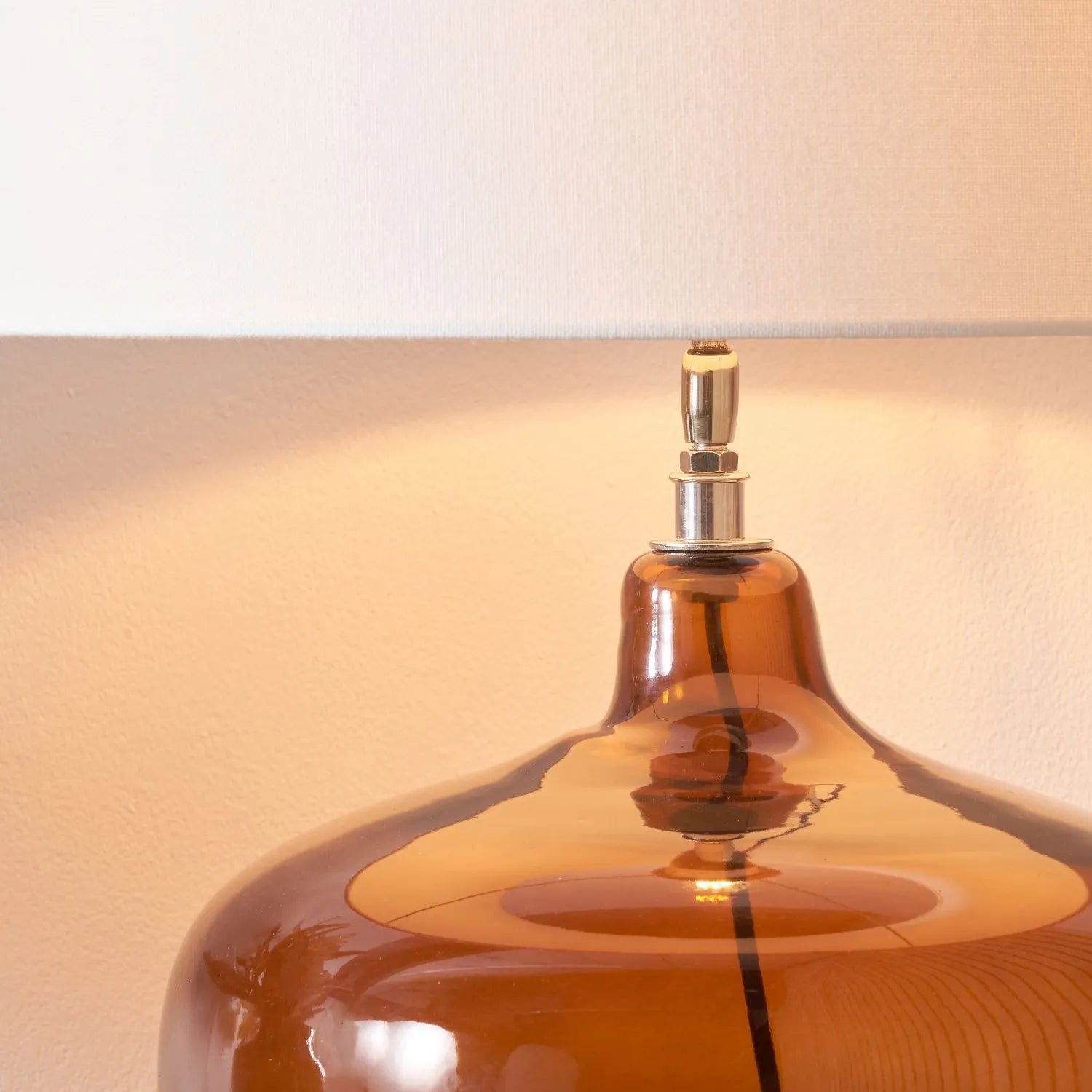 Amber Honey Glass Table Lamp with 40cm White Cotton Handloom Drum Shade – Rounded Squat Decorative Table Light for Bedside & Side Tables 58x40x40cm | Click Style