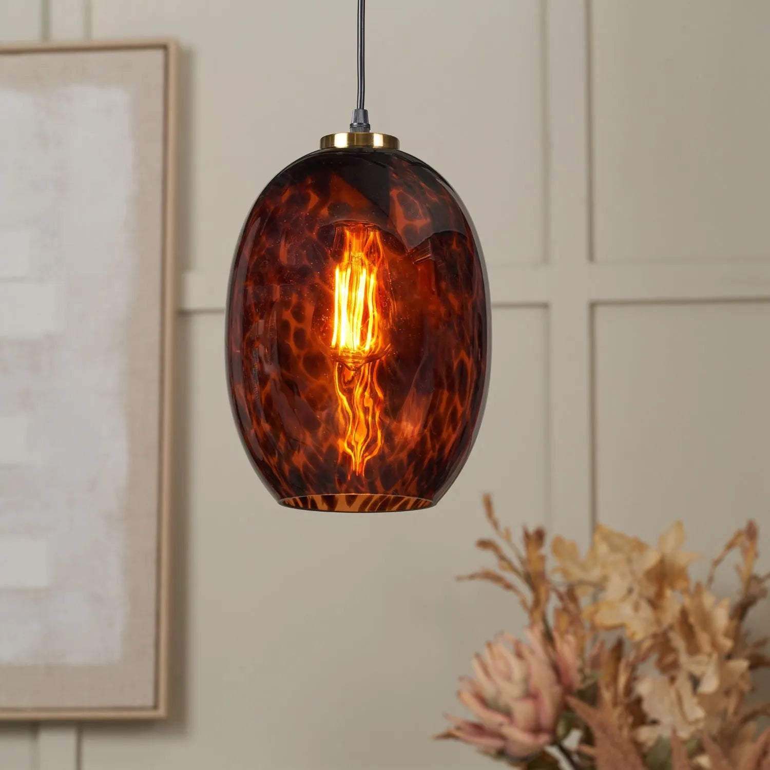 Amber & Brown Tortoiseshell Glass Pendant Light with Brushed Gold Fitting – Adjustable & Dimmable Oval Ceiling Pendant 111x20x20cm | Click Style