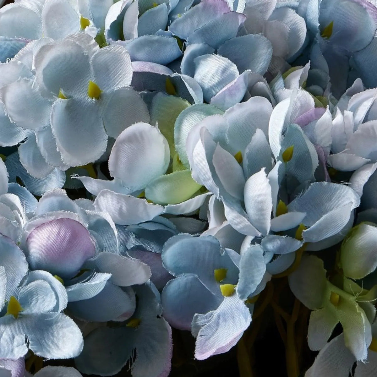 Artificial Multi-Tonal Blue Hydrangea Bouquet Stem with Five Flower Heads & Realistic Green Leaves – Faux Blue Hydrangea Flower 47x23x23cm – Extreme Close-Up of Layered Blue Petals with Lilac Edges and Yellow-Green Centres | Click Style