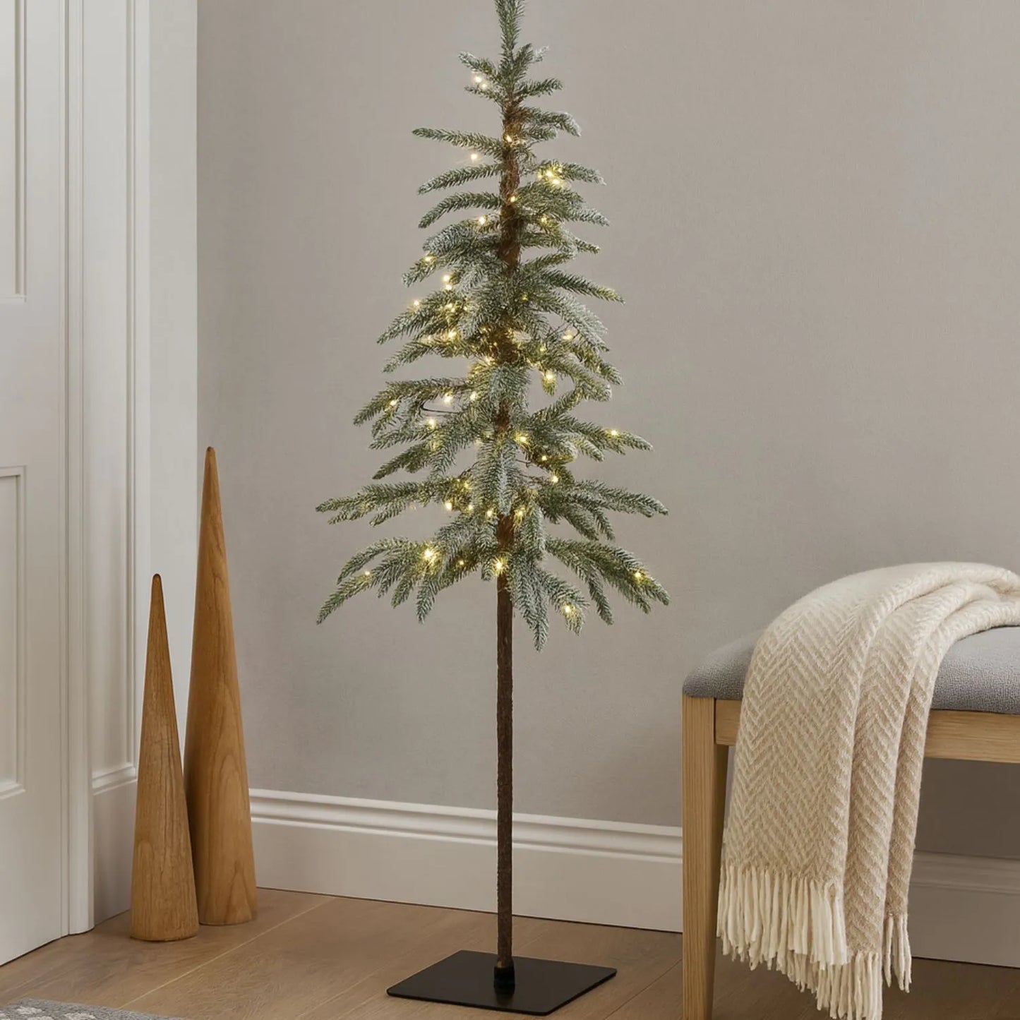 Artificial Snowy Green 4ft Pre-Lit Christmas Tree with 200 Warm White LED Lights – Slim Frosted Woodland Faux Fir 120x45x45cm | Click Style