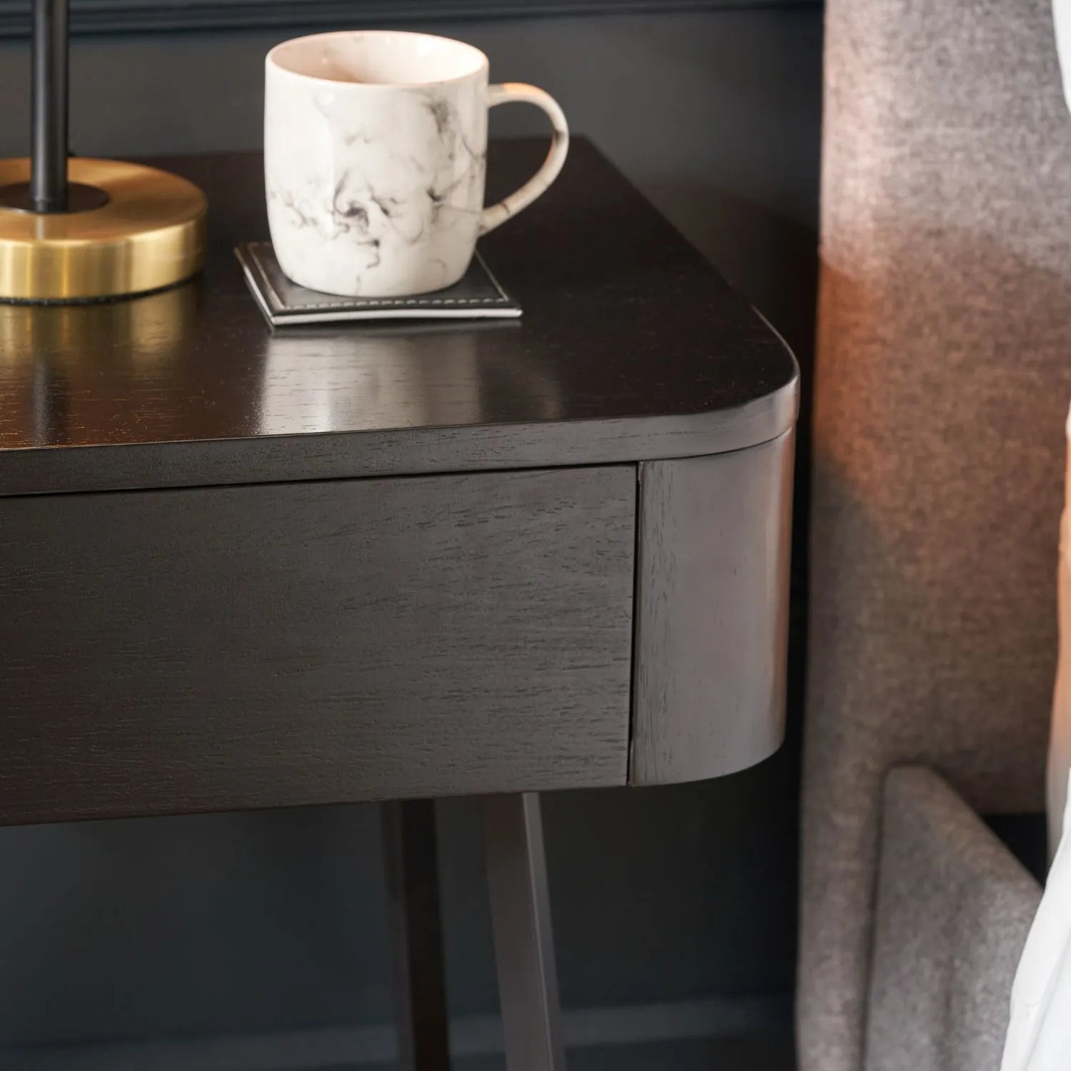 Black Ash Veneer Side Table with 1 Drawer & Tapered Black Metal Frame – Scandinavian Bedside Table with Minimalist Handle-Free Design 60x50x40cm | Click Style