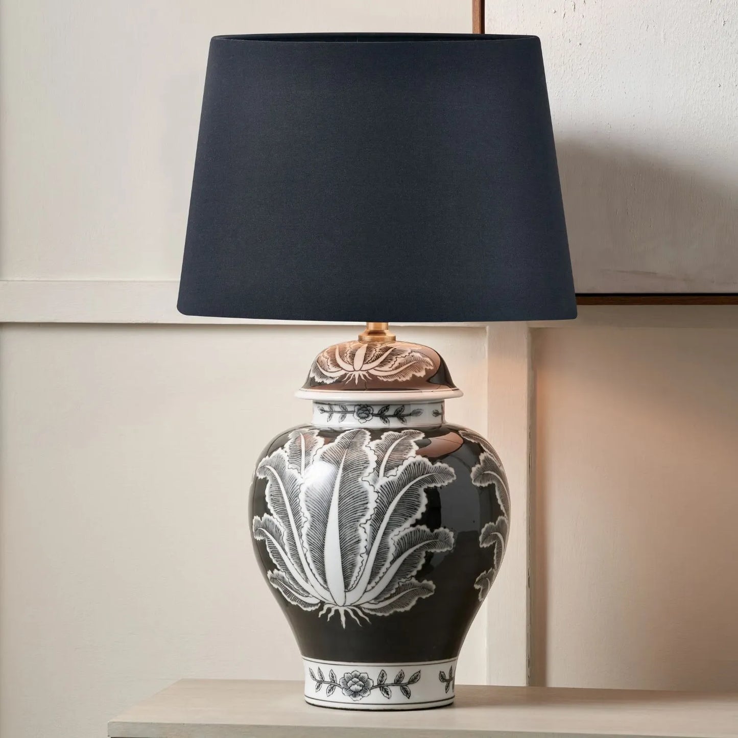 Black & White Art Deco Ceramic Urn Vase with Stylised Botanical Leaf Foliage Motif – Monochrome Decorative Vase 31x14x14cm | Click Style