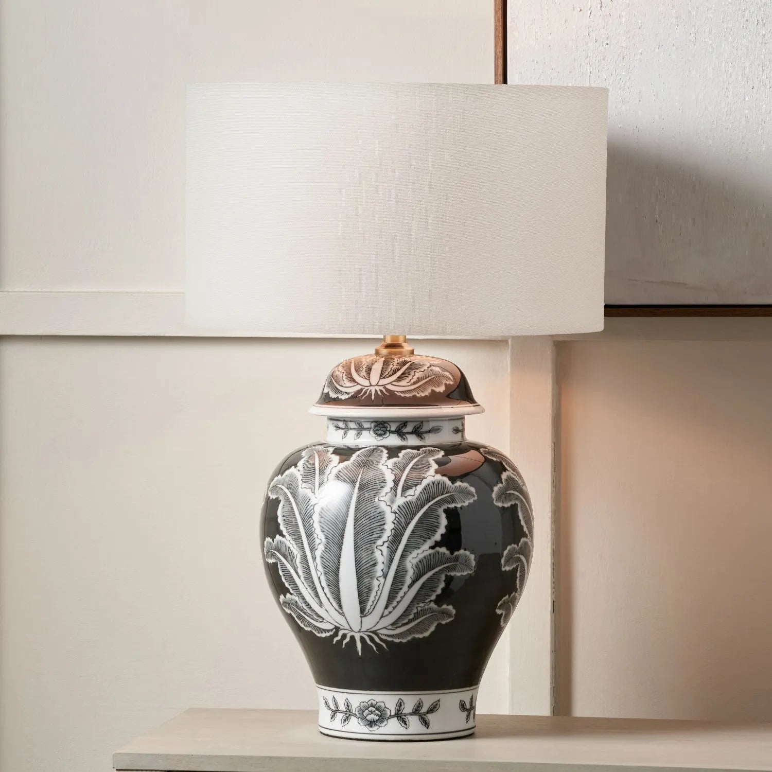 Black & White Art Deco Ceramic Urn Vase with Stylised Botanical Leaf Foliage Motif – Monochrome Decorative Vase 31x14x14cm | Click Style