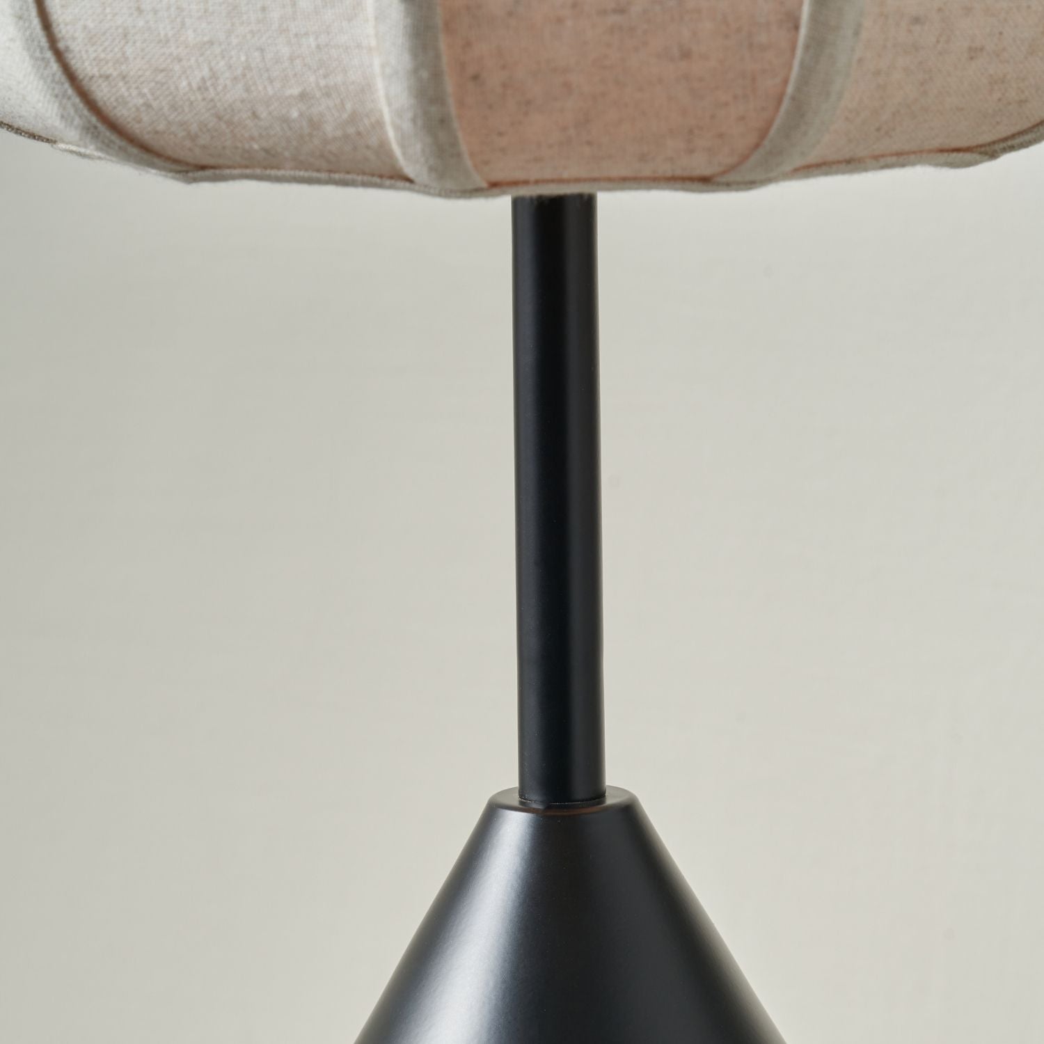 Black Sculptural Metal Table Lamp with Structured Natural Linen Rounded Squat Shade – Contemporary Cream & Black Bedside and Side Table Light 66x34x34cm | Click Style