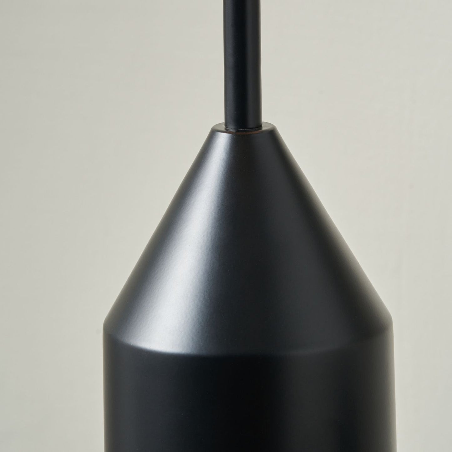 Black Sculptural Metal Table Lamp with Structured Natural Linen Rounded Squat Shade – Contemporary Cream & Black Bedside and Side Table Light 66x34x34cm | Click Style