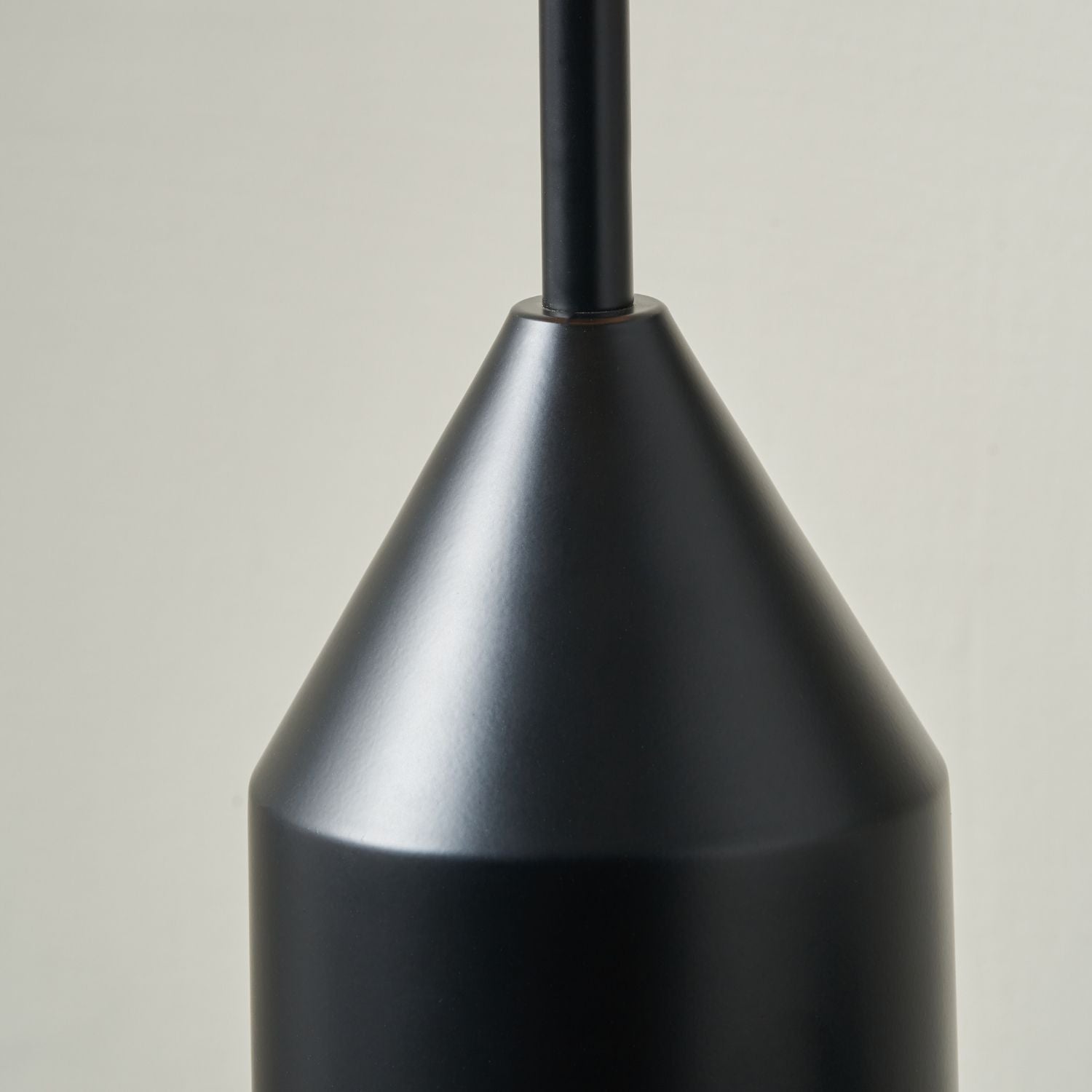 Black Sculptural Metal Table Lamp with Structured Natural Linen Rounded Squat Shade – Contemporary Cream & Black Bedside and Side Table Light 66x34x34cm | Click Style