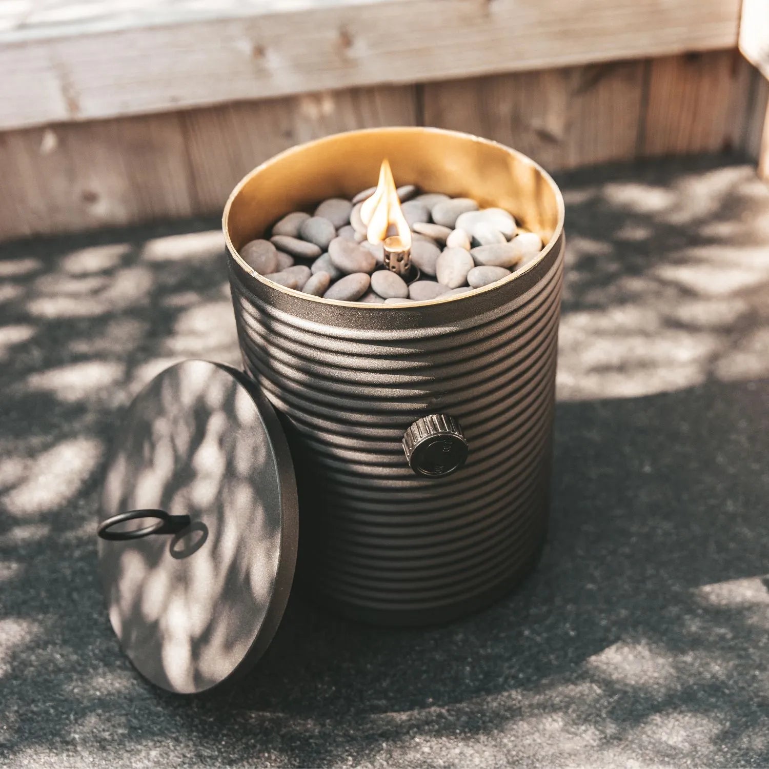 Cosiscoop Matt Black Ribbed Metal Gas Fire Lantern with Lid & Pebble Stones – Cylindrical Outdoor Tabletop Firepit 25x16x16cm - Click Style