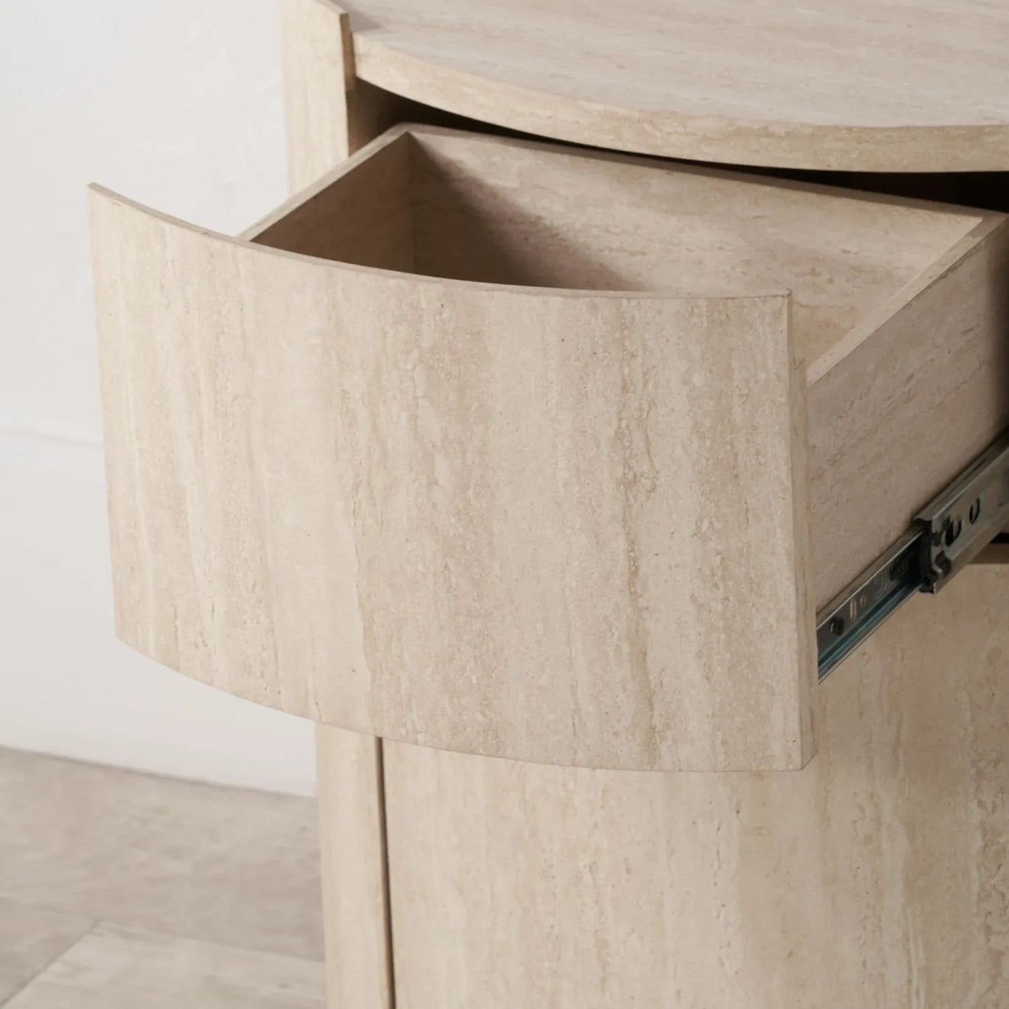 Cream Travertine Effect Curved Side Table with 1 Drawer & 1 Door – Contemporary Stone Veneer Bedside Cabinet Storage Unit 60x50x35cm – Cylindrical Travertine Effect Drum Bedside Table for Modern Neutral Bedroom or Living Room | Click Style