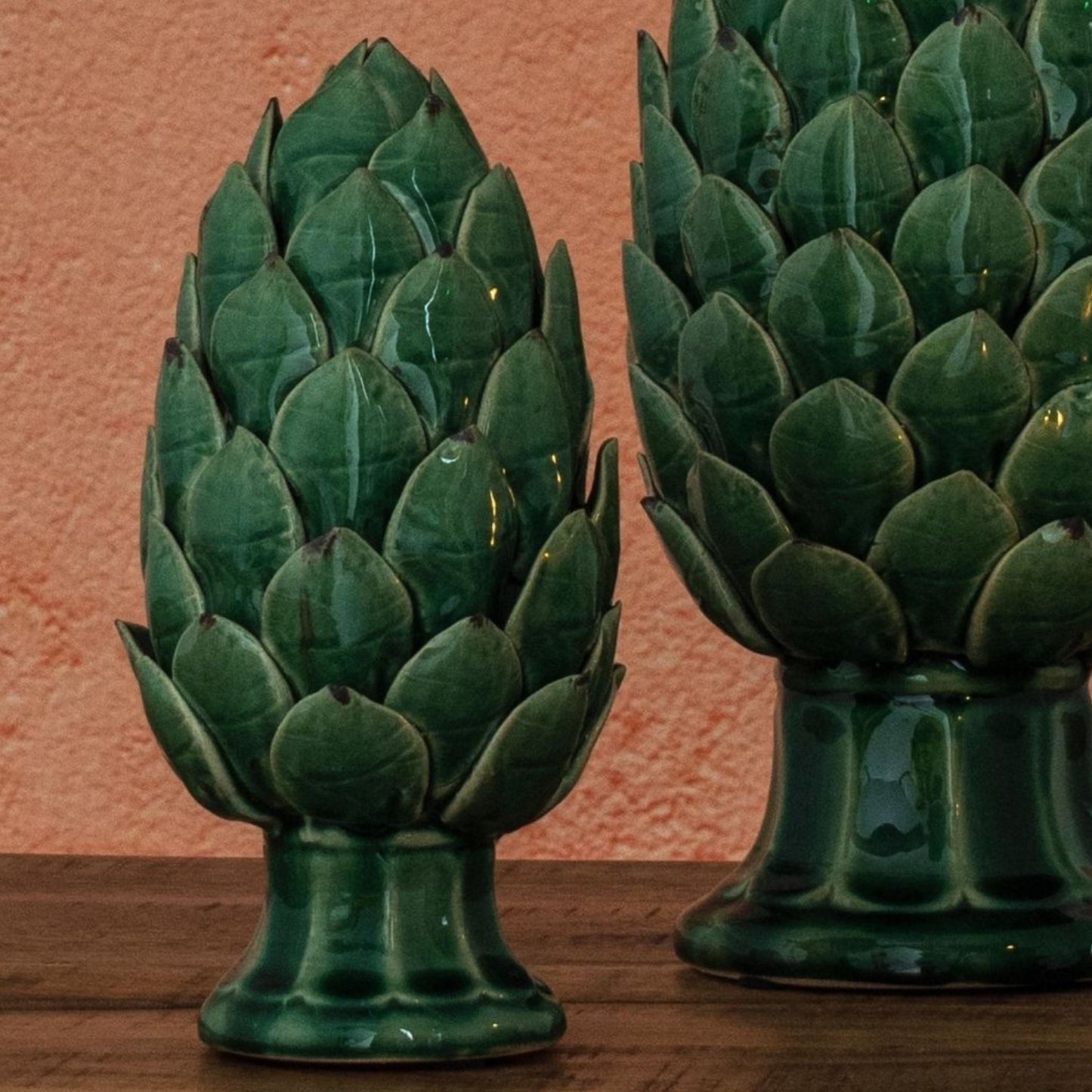 Green Ceramic Artichoke Ornament on Pedestal Stand with Distressed Glaze – Decorative Centrepiece for Home Decor 23x12cm - Click Style