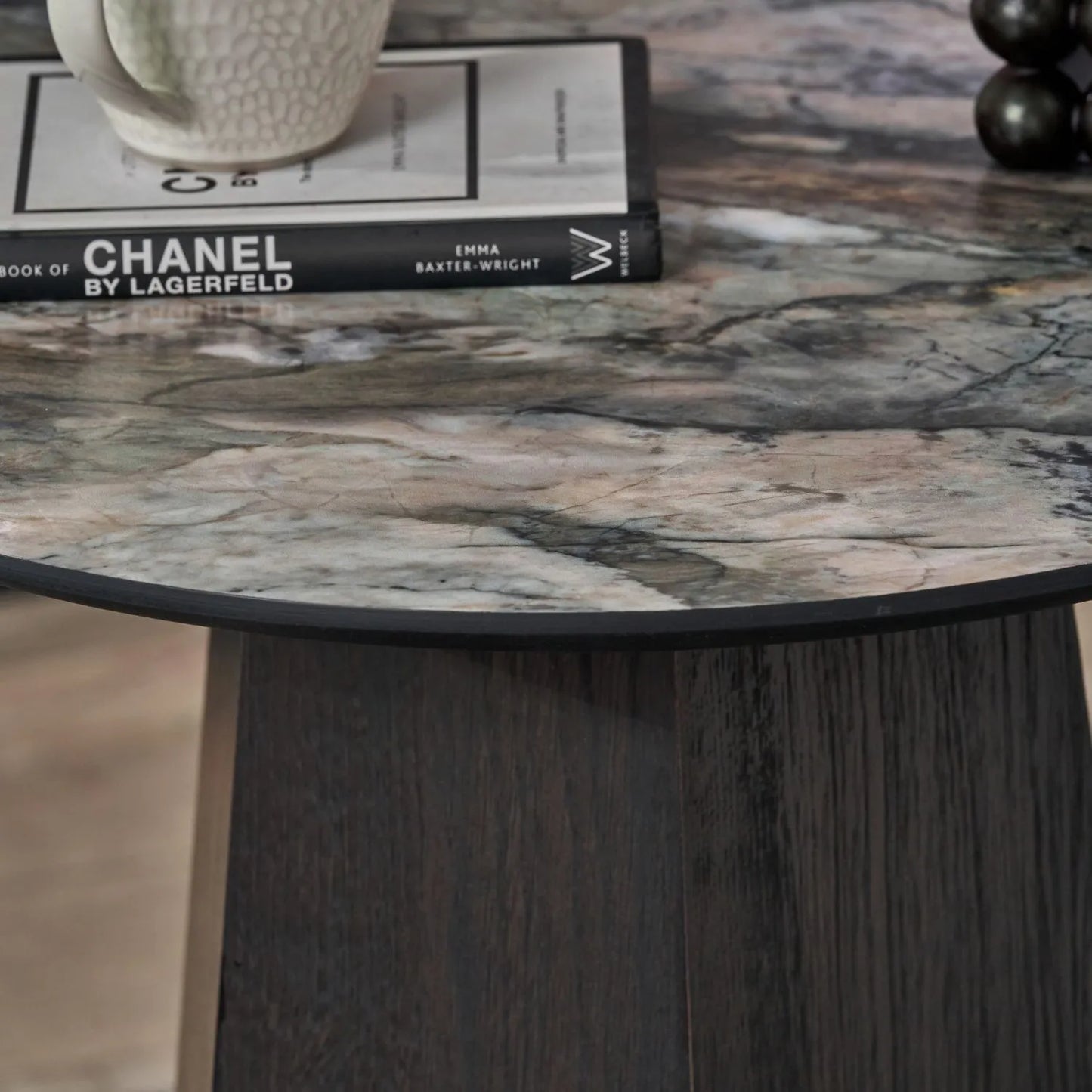 Grey Marble Effect Round Coffee Table with Stone Veneer Top & Dark Brown Pedestal Base – Contemporary Pedestal Coffee Table for Living Rooms 40x80x80cm with faceted pedestal base and marble-effect stone veneer top in grey, charcoal and cream veining | Click Style