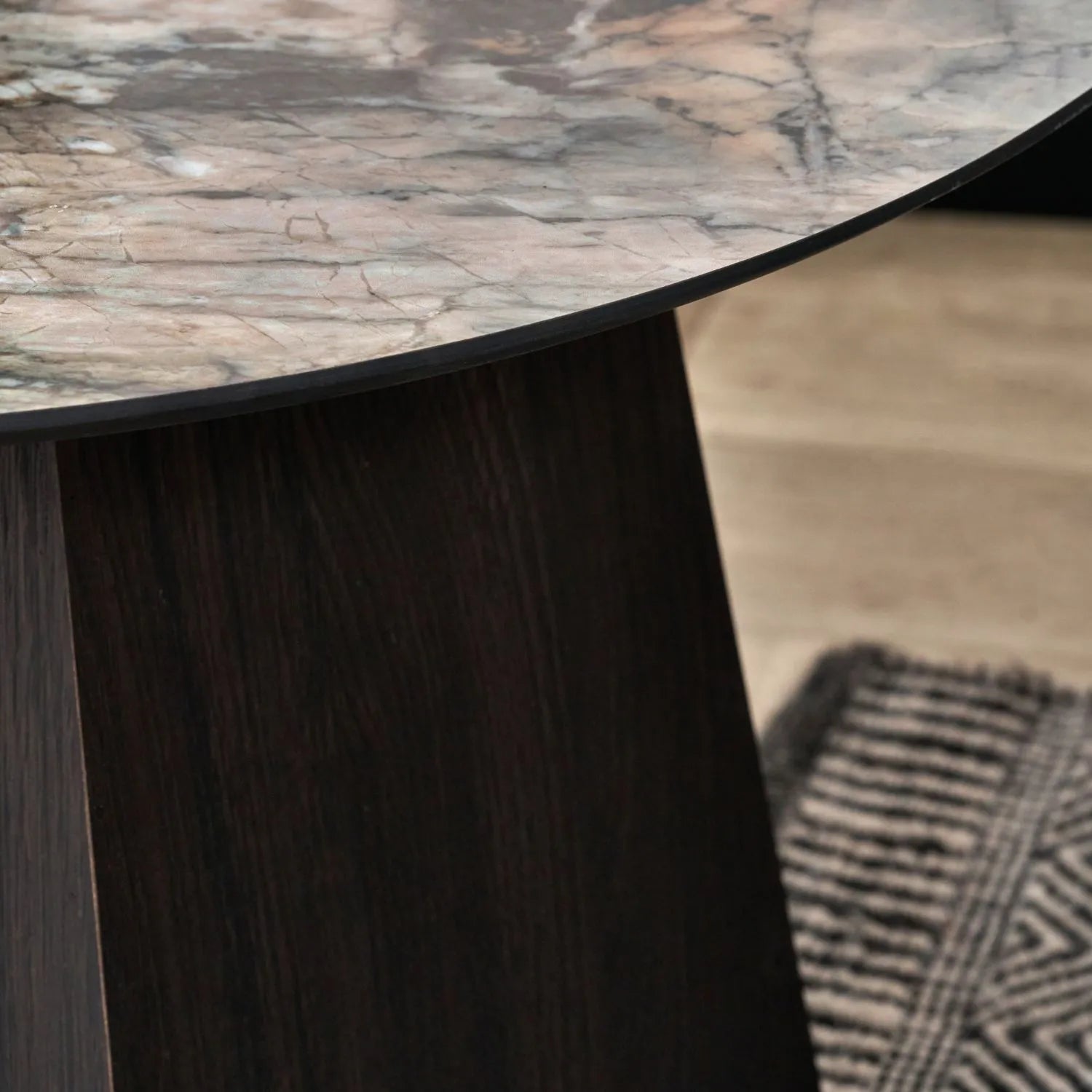 Grey Marble Effect Round Coffee Table with Stone Veneer Top & Dark Brown Pedestal Base – Contemporary Pedestal Coffee Table for Living Rooms 40x80x80cm with faceted pedestal base and marble-effect stone veneer top in grey, charcoal and cream veining | Click Style