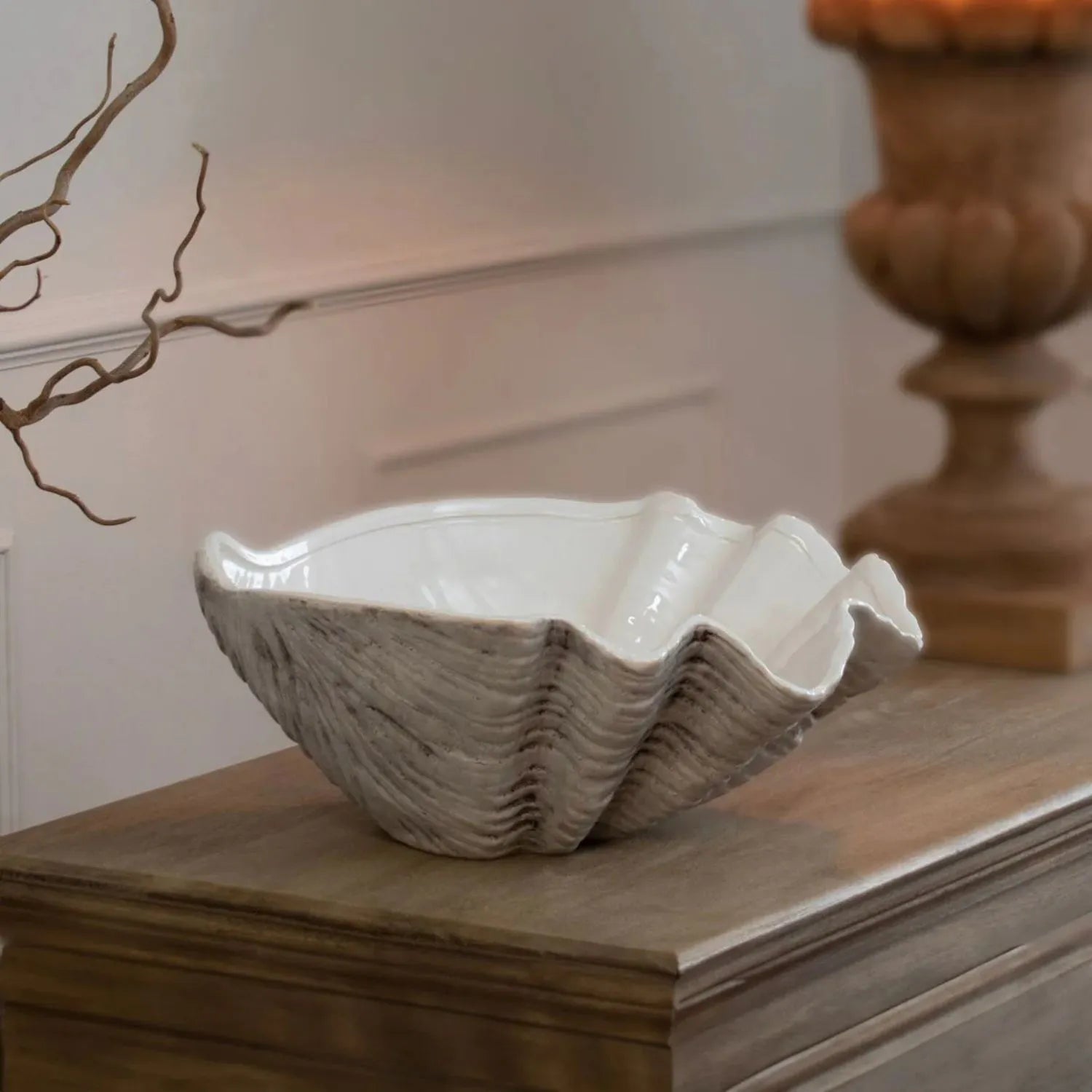 Grey & White Ceramic Decorative Clam Shell Bowl – Large Coastal Shell Shaped Centrepiece Vase & Decorative Ornament for Coastal & Neutral Home Interiors 40x40x16cm – handcrafted watertight ceramic shell bowl with textured finish in soft grey and white tones, ideal for styling dining tables, coffee tables, consoles, bathrooms and luxury coastal-inspired décor | Click Style