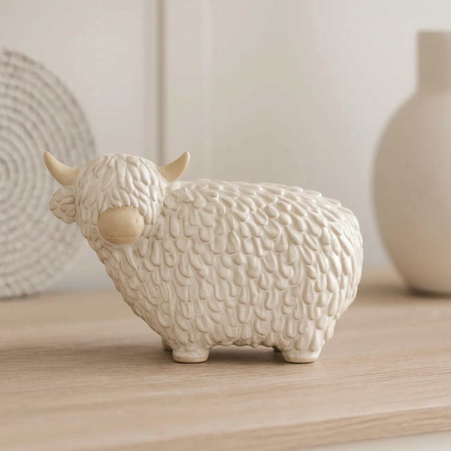 Large Neutral White Ceramic Highland Cow Ornament with Textured Shaggy Coat & Horns – Rustic Farmhouse Decorative Sculpture 17x24x12cm | Click Style