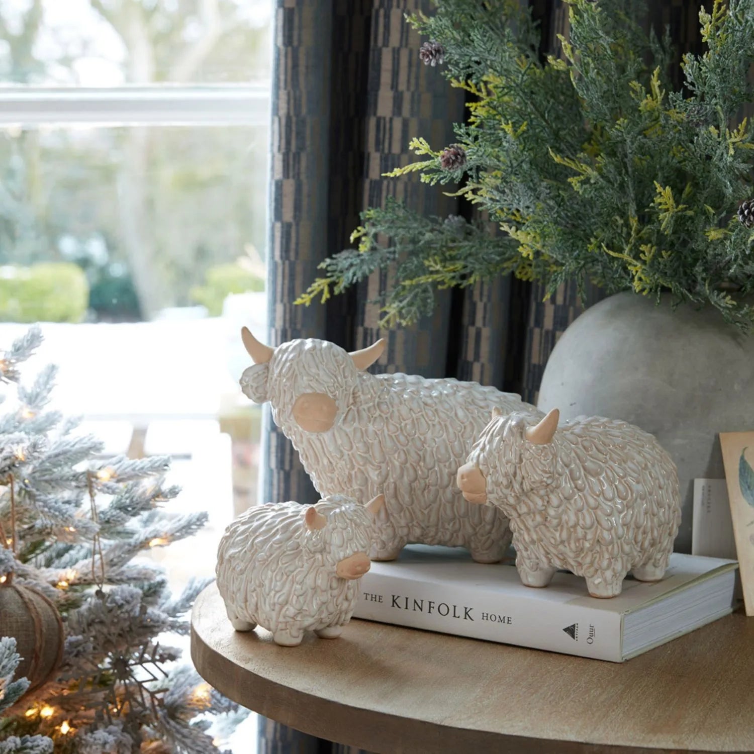 Large Neutral White Ceramic Highland Cow Ornament with Textured Shaggy Coat & Horns – Rustic Farmhouse Decorative Sculpture 17x24x12cm | Click Style