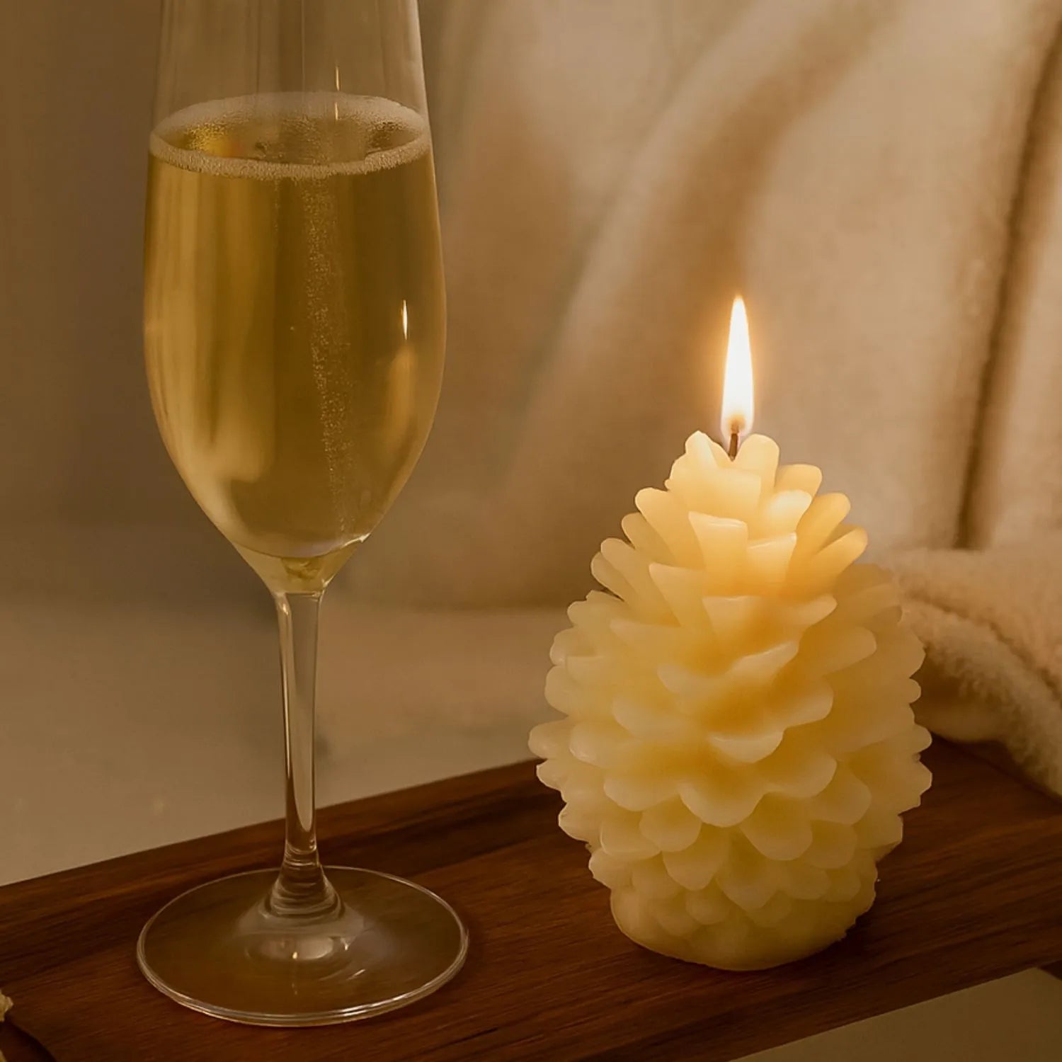 Layered Cream Real Wax LED Christmas Pinecone Candle With Realistic Flickering Flame – Festive Battery Operated Decorative Light 11x10x10cm | Click Style