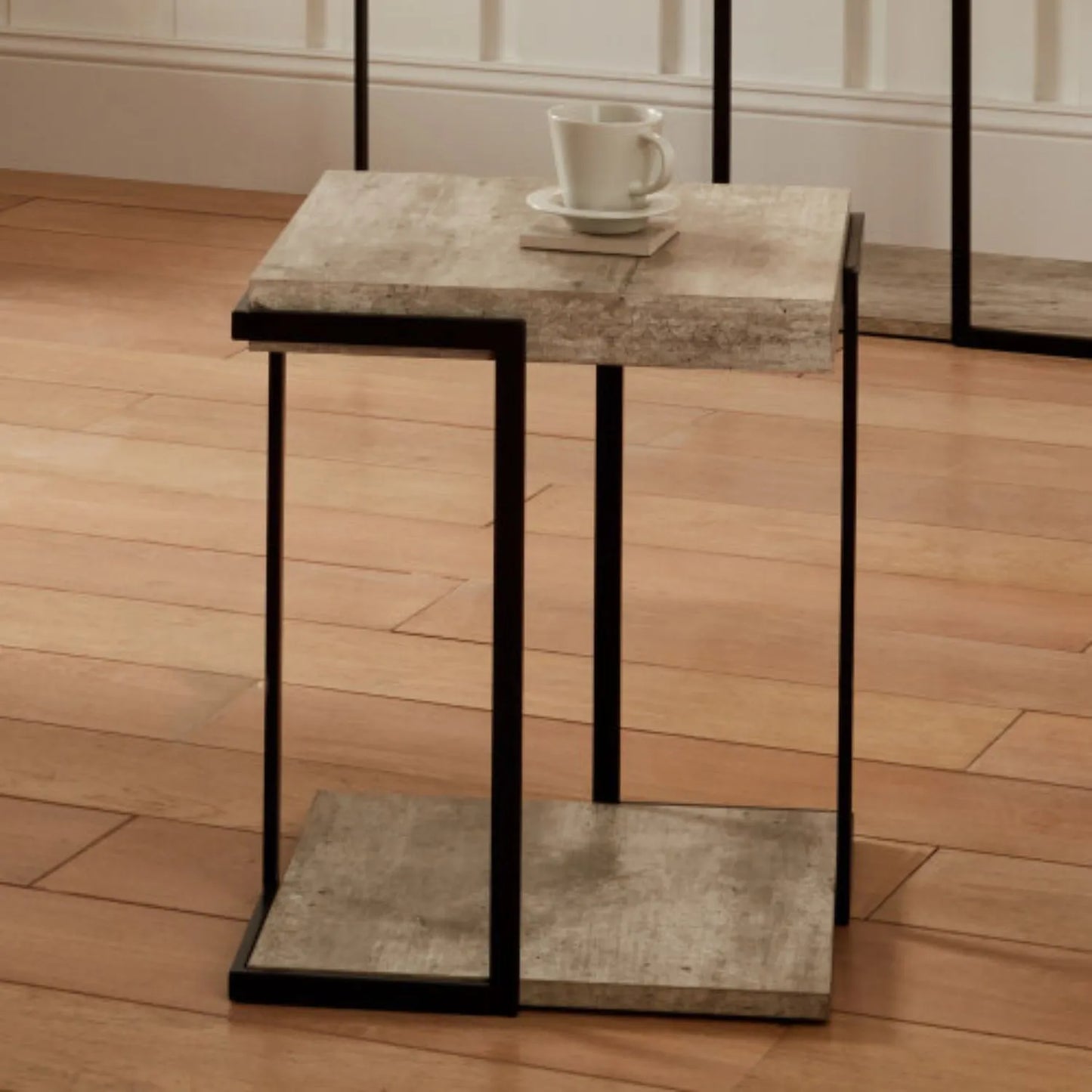 Light Grey Concrete Effect Wood Veneer Side Table with Lower Storage Shelf & Black Metal Frame – Industrial Bedside Table, Square Lamp Table or Occasional End Table for Living Room or Bedroom with Open Shelf Storage 51x42x42cm | Click Style
