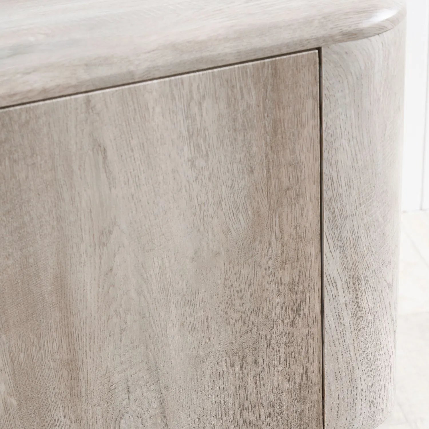 Light Grey Oak Veneer Handle-Free 2 Door 2 Drawer Sideboard with Smooth-Running Drawer Runners & Tapered Black Metal Legs – Scandinavian Style Wooden Storage Cabinet 76x129x40cm | Click Style