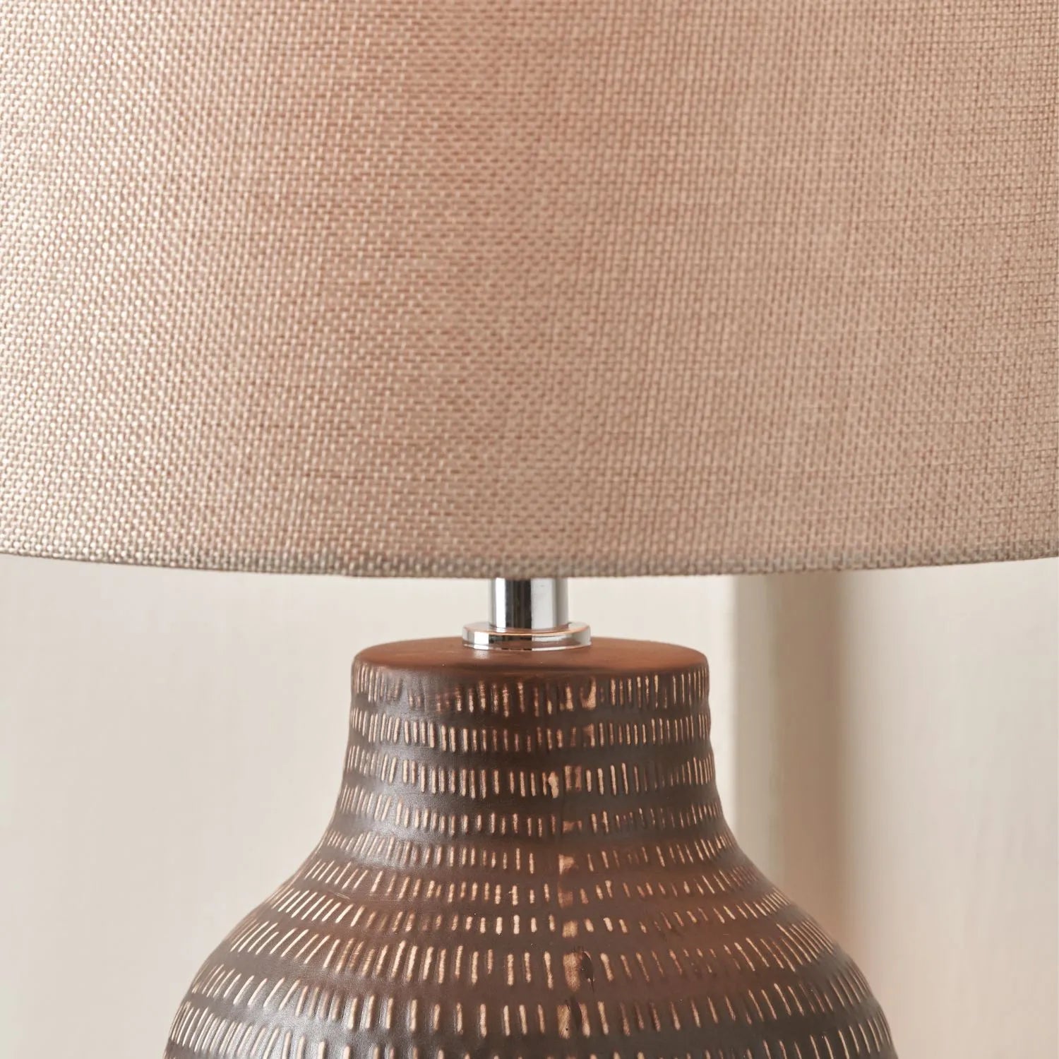 Matt Brown Textured Ceramic Bottle Table Lamp with Lined Natural Linen Drum Shade & Horizontal Line Detailing – Contemporary Earthy Statement Table Light 44x28x28cm | Click Style