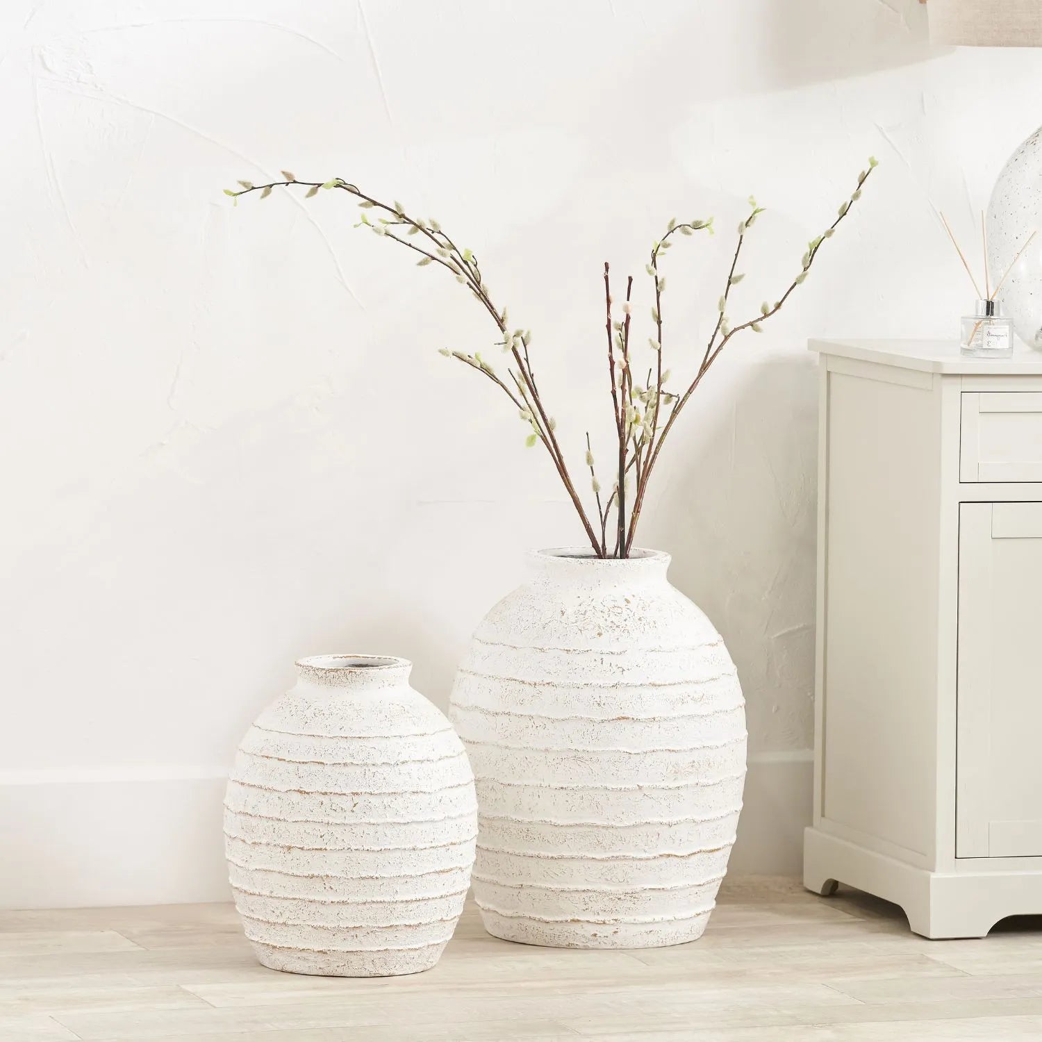 Medium White Ribbed Decorative Floor Standing Vase with Stone-Effect Finish – Textured Fibrestone Display Vessel for Faux Flowers H38xW32xD32cm - Click Style