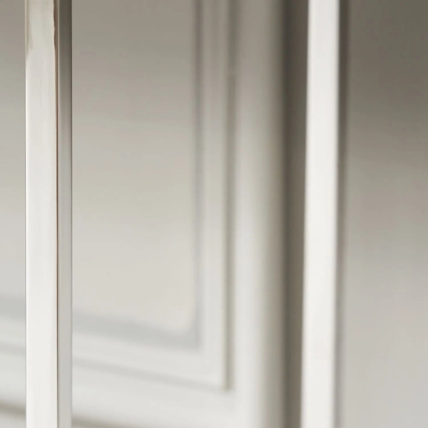 Mirrored Glass & Silver Metal Console Table with Bevelled Edge Mirrored Top and Slim Polished Metal Frame – Hallway Console Table 80x100x30cm | Click Style