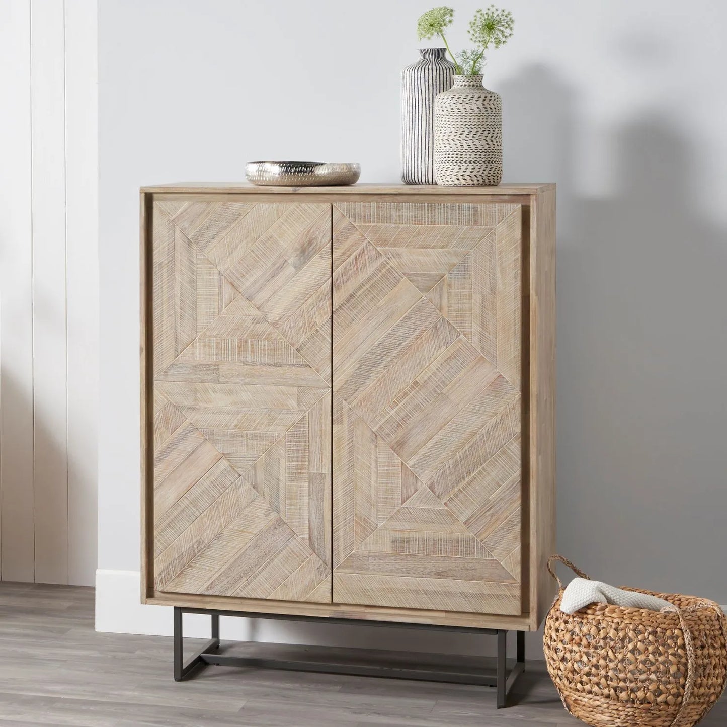 Modern Scandi Sand-Wash Acacia Wood Bar Cabinet With Black Metal Legs – Tall 2-Door Drinks Cabinet With Wine Rack And Internal Shelves 128x100x45cm | Click Style