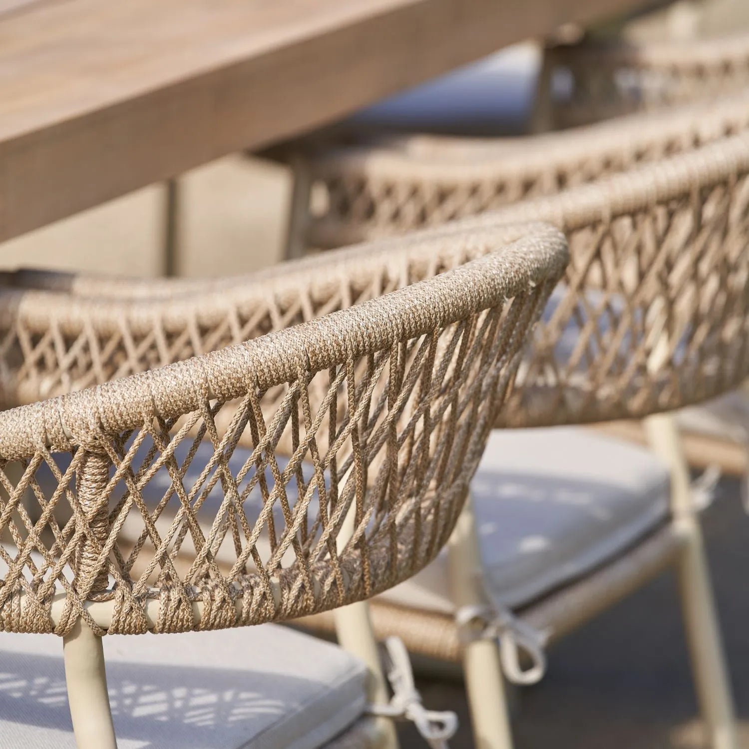 Natural & Light Beige 8 Seater Outdoor Garden Dining Set with Square Tie-On Cushions – Large Rectangular Thick-Top Acacia Wood Table & 8 Curved Back Rope Weave Dining Chairs, Light Beige Powder Coated Aluminium Frame, Light Linen Season-Proof Cushions with Secure Ties, Weather Resistant Luxury Garden Patio Furniture Set for Gardens, Patios, Decking & Terraces | Click Style