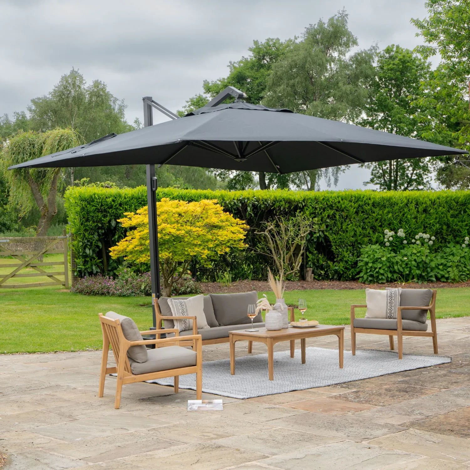 Neutral Beige Taupe Outdoor Garden Sofa Set with Cushions, 2 Armchairs & Rectangular Coffee Table – Light Teak Effect Acacia Wood 4-Seater Patio Lounge Set with Deep Seat & Back Cushions for Garden, Terrace, Conservatory, Decking & Outdoor Living Space | Click Style