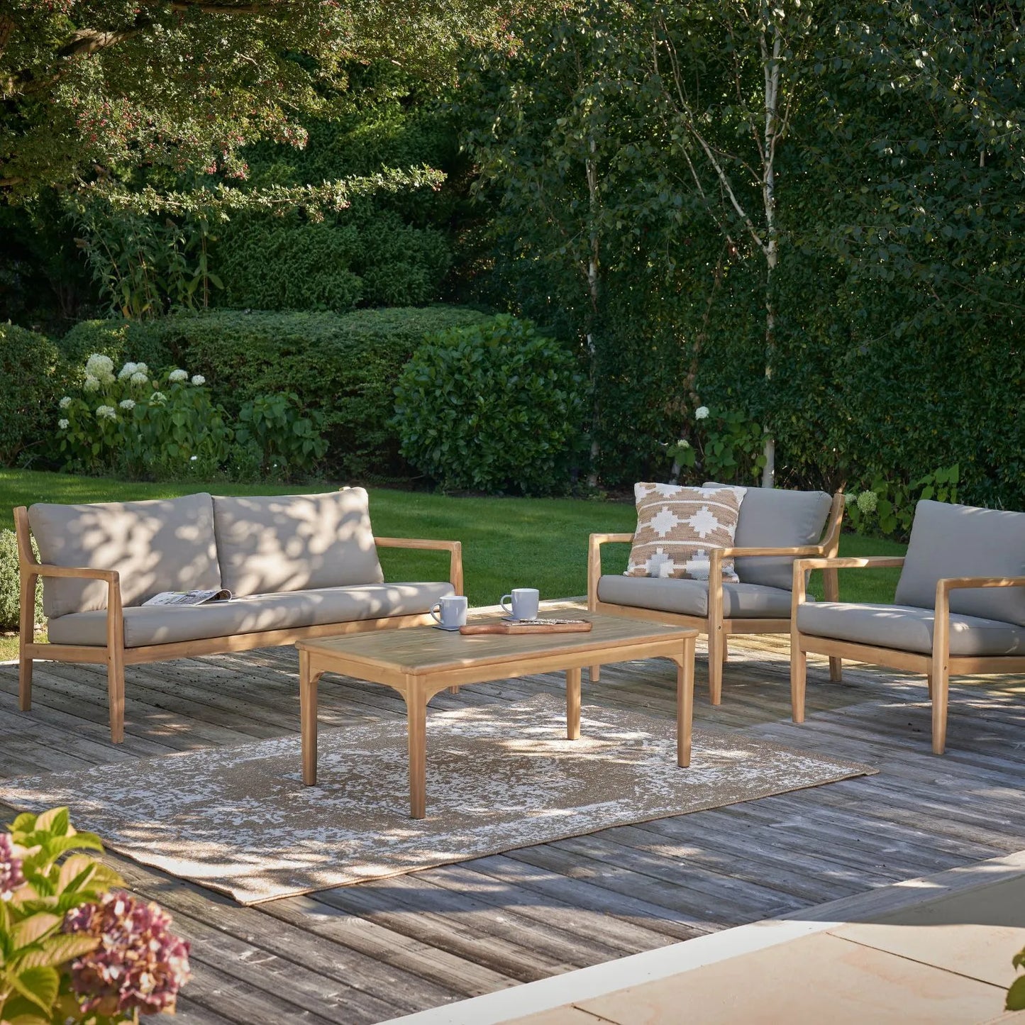 Neutral Beige Taupe Outdoor Garden Sofa Set with Cushions, 2 Armchairs & Rectangular Coffee Table – Acacia Wood 4-Seater Lounge Set