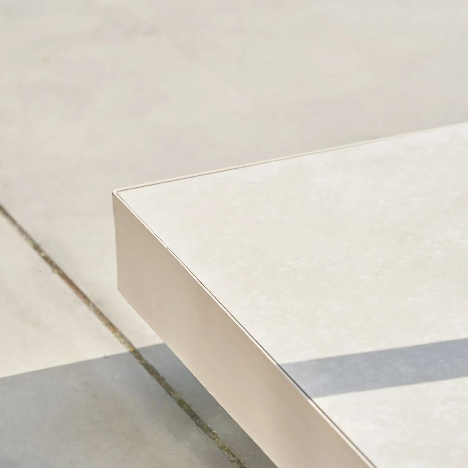 Platinum Neutral Beige Wheeled Parasol Base with Ceramic Finish – Fillable with Sand to 90kg for Garden Cantilever Parasols - Click Style