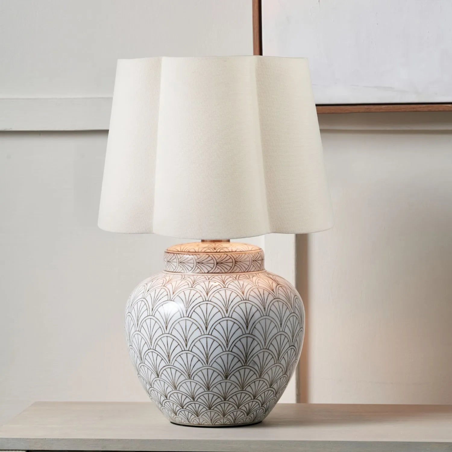 Neutral White Art Deco Scallop Fan Ceramic Table Lamp Base with Antique Brass Fitting – Rounded Urn-Shaped Decorative Lamp 32x23x23cm | Click Style