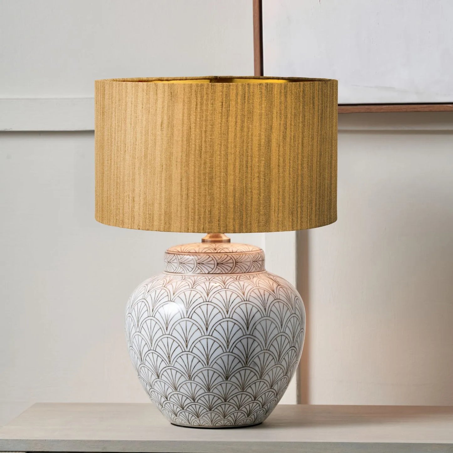 Neutral White Art Deco Scallop Fan Ceramic Table Lamp Base with Antique Brass Fitting – Rounded Urn-Shaped Decorative Lamp 32x23x23cm | Click Style