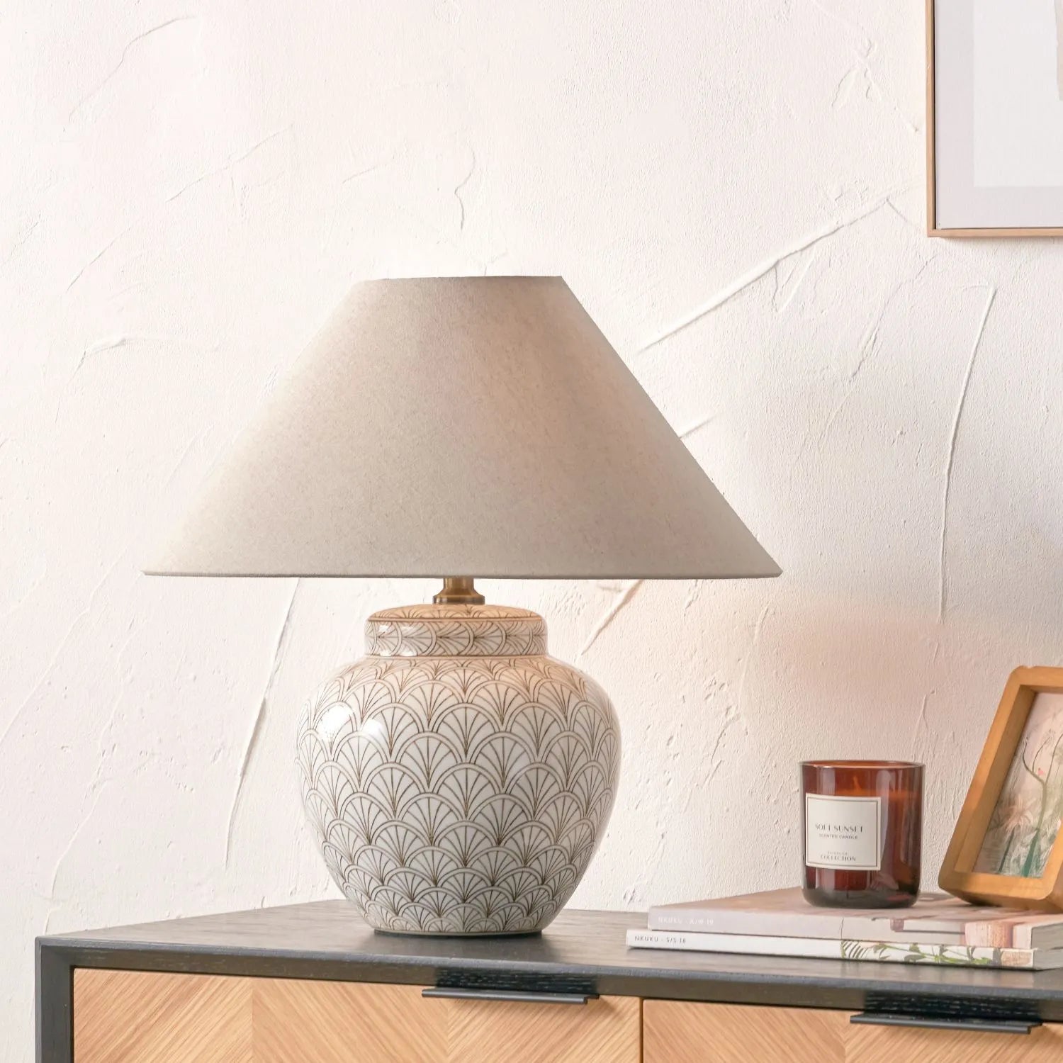 Neutral White Art Deco Scallop Fan Ceramic Table Lamp Base with Antique Brass Fitting – Rounded Urn-Shaped Decorative Lamp 32x23x23cm | Click Style