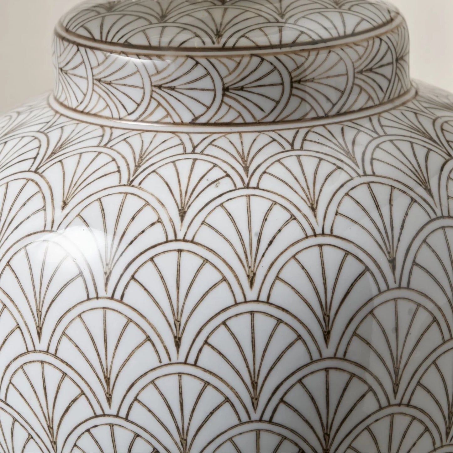 Neutral White Art Deco Scallop Fan Ceramic Table Lamp with Natural Beige Hopsack Empire Tapered Shade – Decorative Sculpted Lighting 46x45x45cm | Click Style