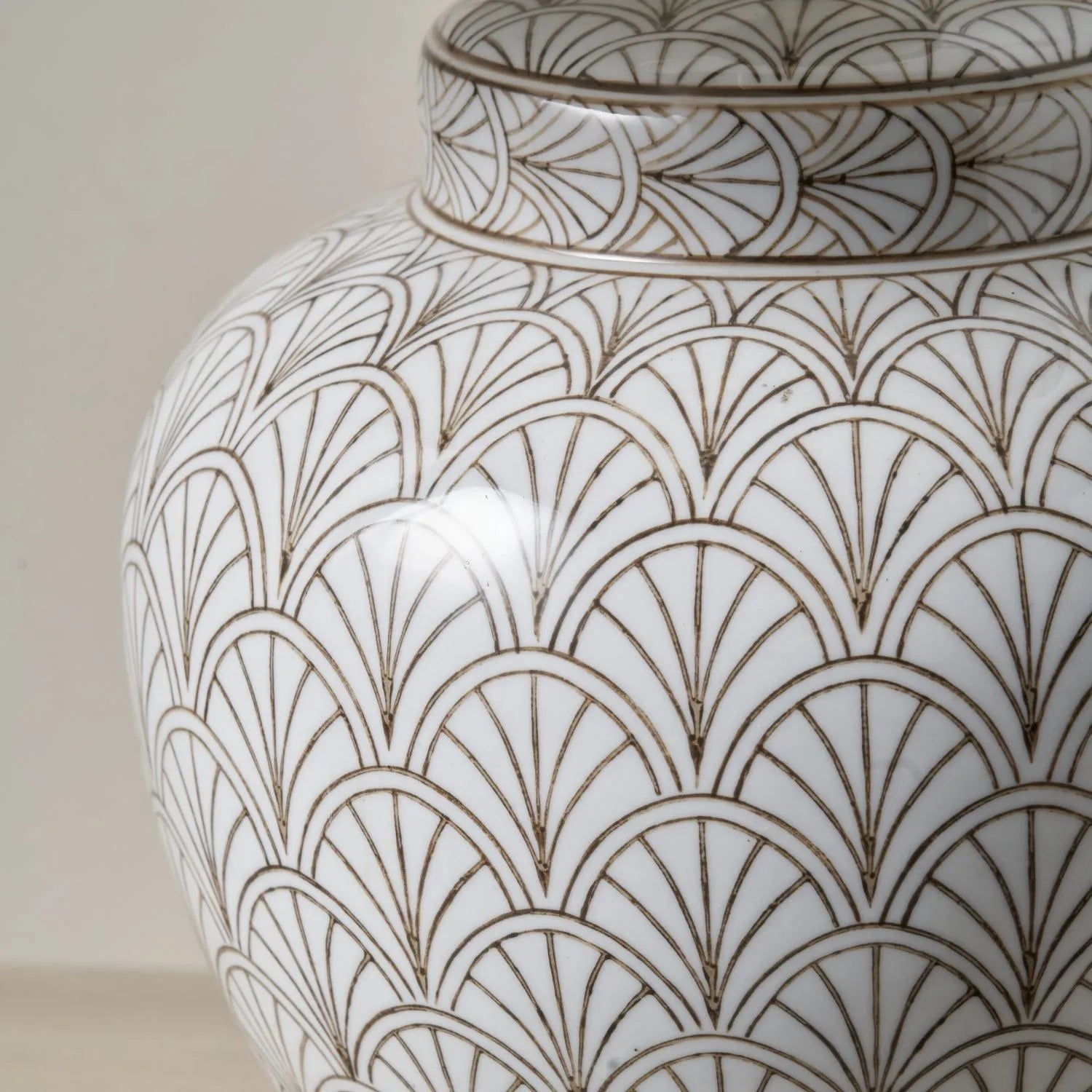 Neutral White Art Deco Scallop Fan Ceramic Table Lamp with Natural Beige Hopsack Empire Tapered Shade – Decorative Sculpted Lighting 46x45x45cm | Click Style