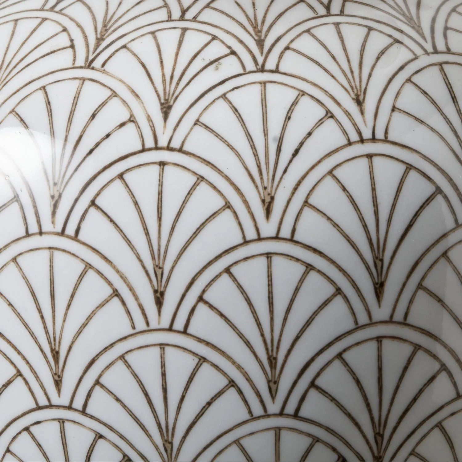 Neutral White Art Deco Scallop Fan Ceramic Table Lamp with Natural Linen Tapered Shade – Decorative Sculpted Lighting 48x35x35cm | Click Style