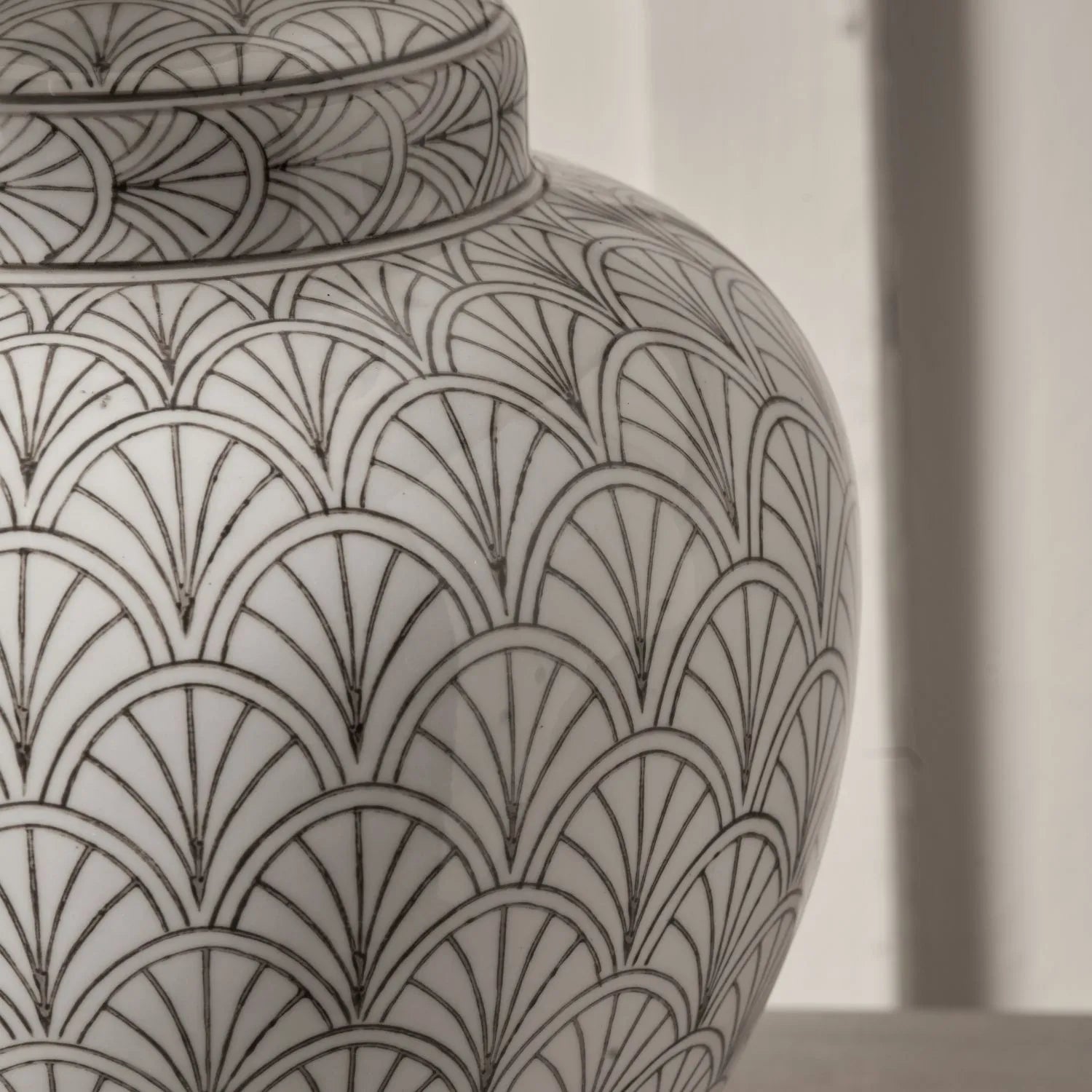 Neutral White Art Deco Scallop Fan Ceramic Table Lamp with Natural Linen Tapered Shade – Decorative Sculpted Lighting 48x35x35cm | Click Style