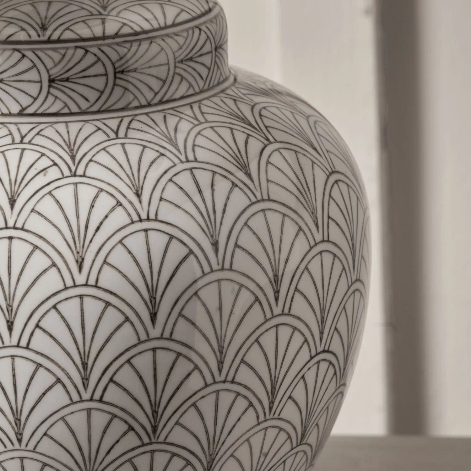 Neutral White Art Deco Scallop Fan Ceramic Table Lamp with White Handloom Cotton Scalloped Tapered Shade – Decorative Sculpted Lighting 51x35x35cm | Click Style