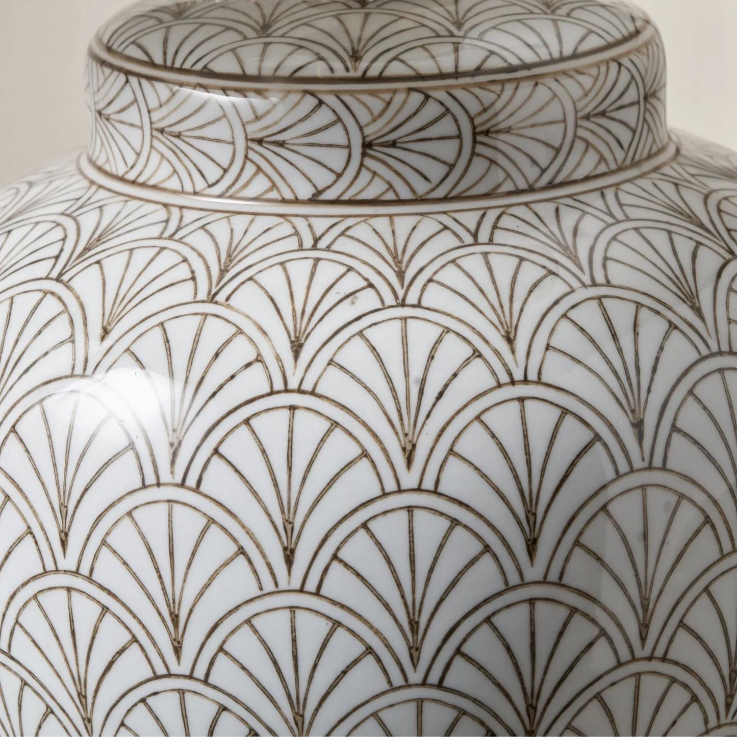 Neutral White Art Deco Scallop Fan Ceramic Table Lamp with White Handloom Cotton Scalloped Tapered Shade – Decorative Sculpted Lighting 51x35x35cm | Click Style