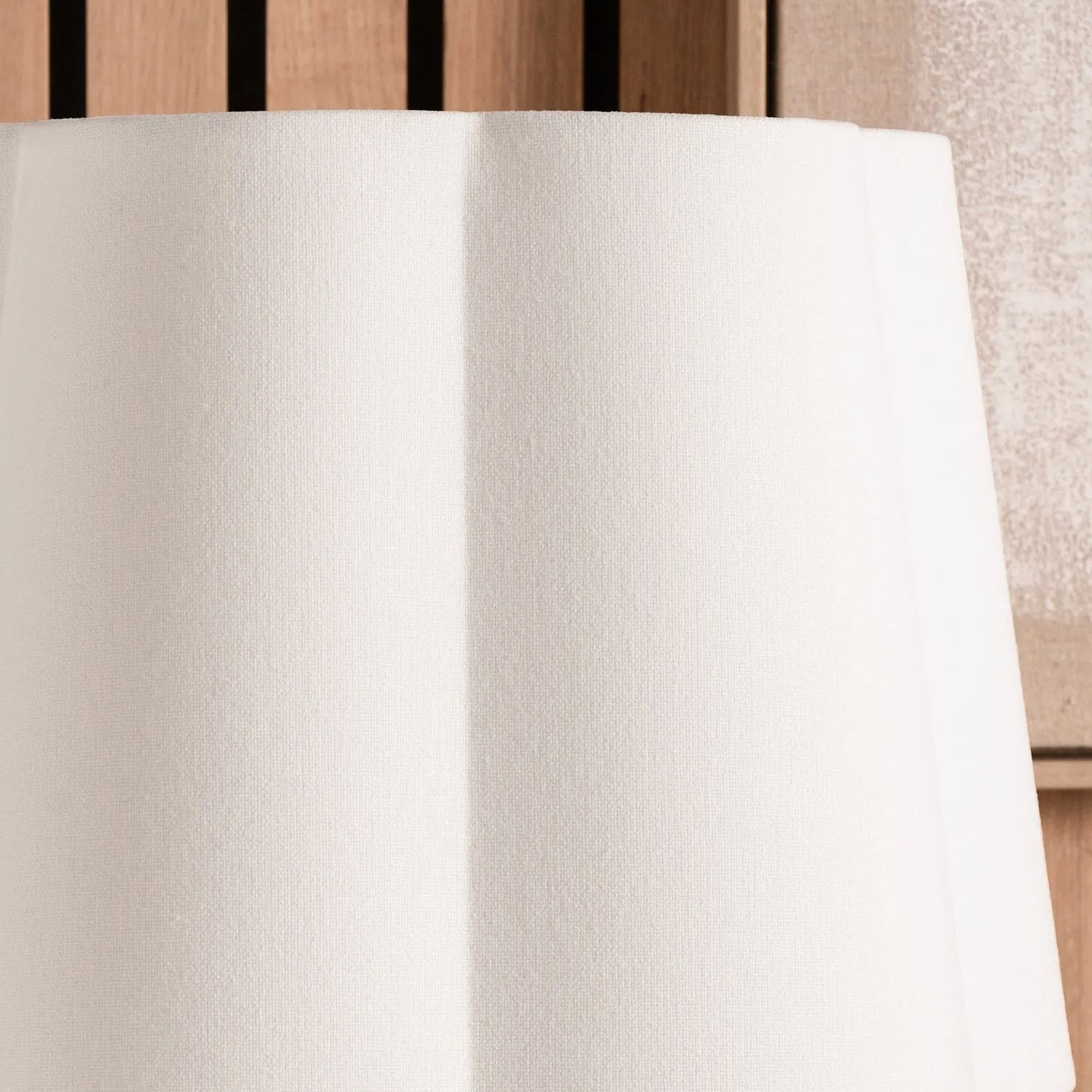 Neutral White Art Deco Scallop Fan Ceramic Table Lamp with White Handloom Cotton Scalloped Tapered Shade – Decorative Sculpted Lighting 51x35x35cm | Click Style