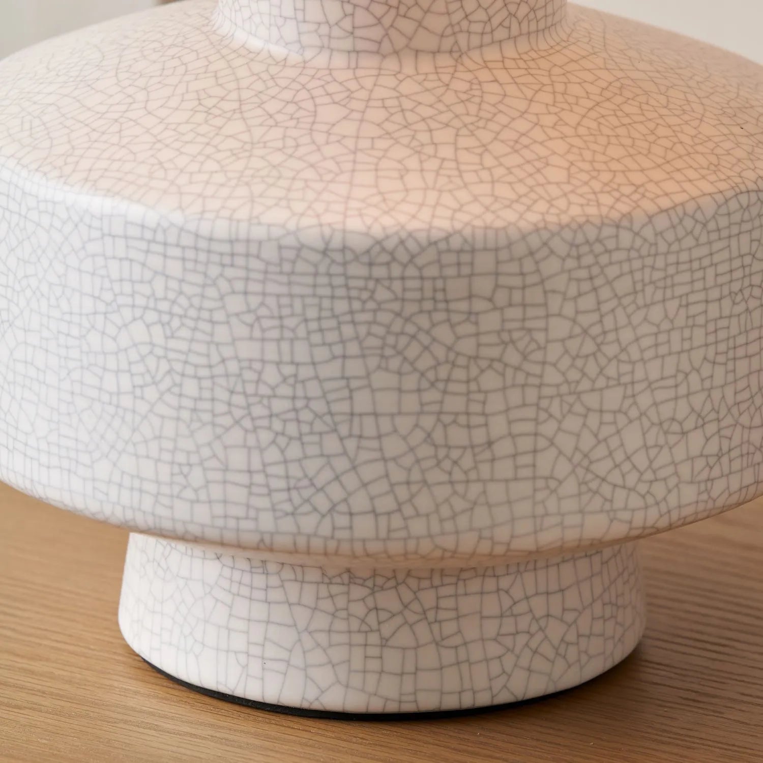 Neutral White Crackle-Effect Ceramic Table Lamp with White Linen Drum Shade – Sculptural Stoneware Table Light 38x28x28cm | Click Style