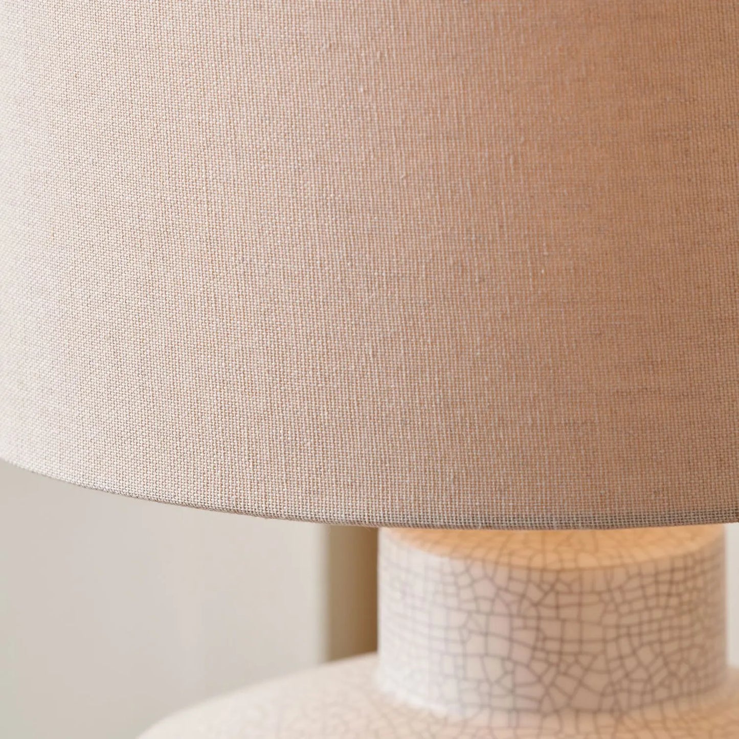 Neutral White Crackle-Effect Ceramic Table Lamp with White Linen Drum Shade – Sculptural Stoneware Table Light 38x28x28cm | Click Style