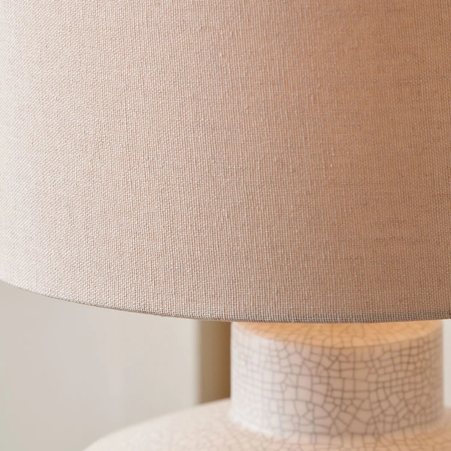Neutral White Crackle-Effect Ceramic Table Lamp with White Linen Drum Shade – Sculptural Stoneware Table Light 38x28x28cm | Click Style