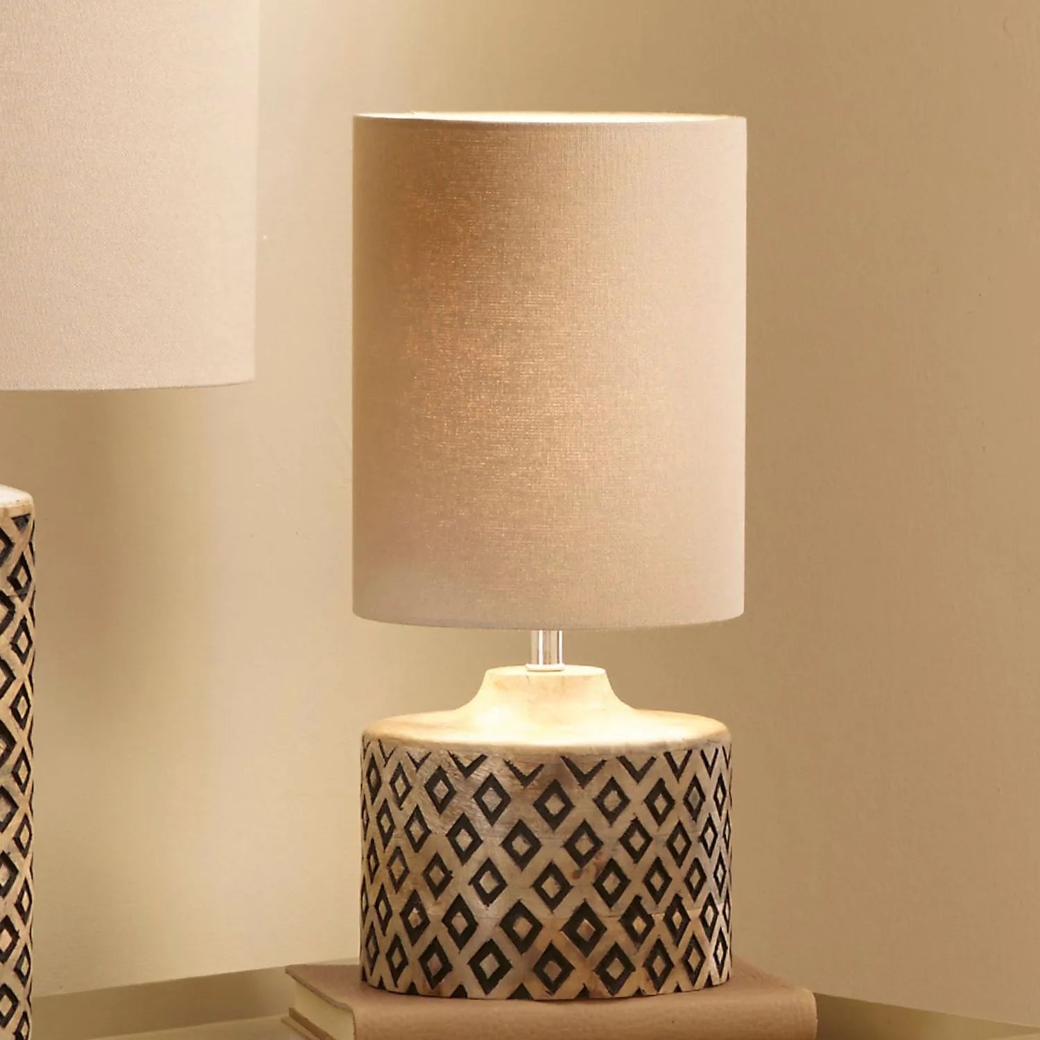 Rustic Black & Natural Mango Wood Table Lamp with Carved Diamond Pattern – Short Cylindrical Base with Tall Beige Taupe Cotton Drum Shade 41x18x18cm - Click Style