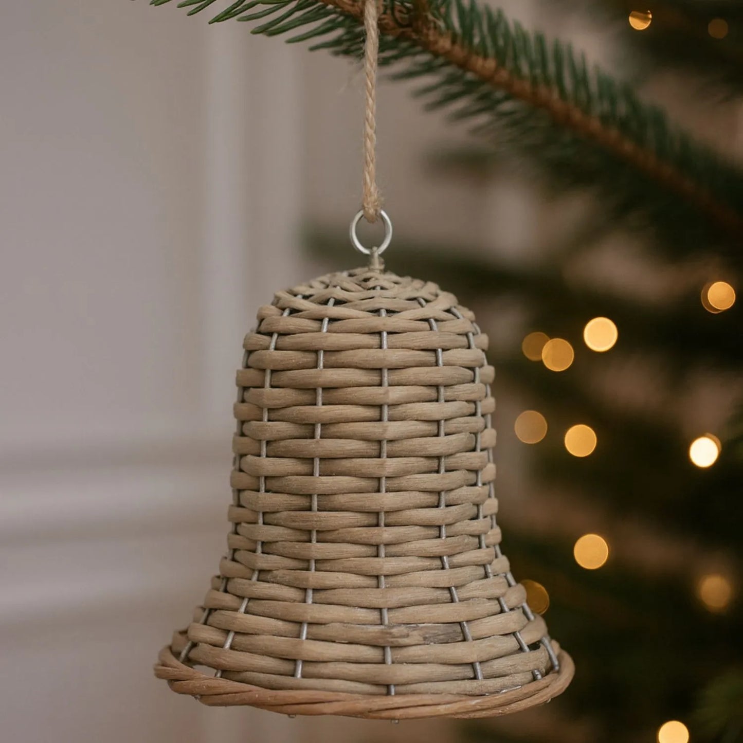Rustic Brown Woven Wicker Christmas Bell Ornament with Hanging String – Medium-Sized Festive Decoration 15x8x8cm | Click Style