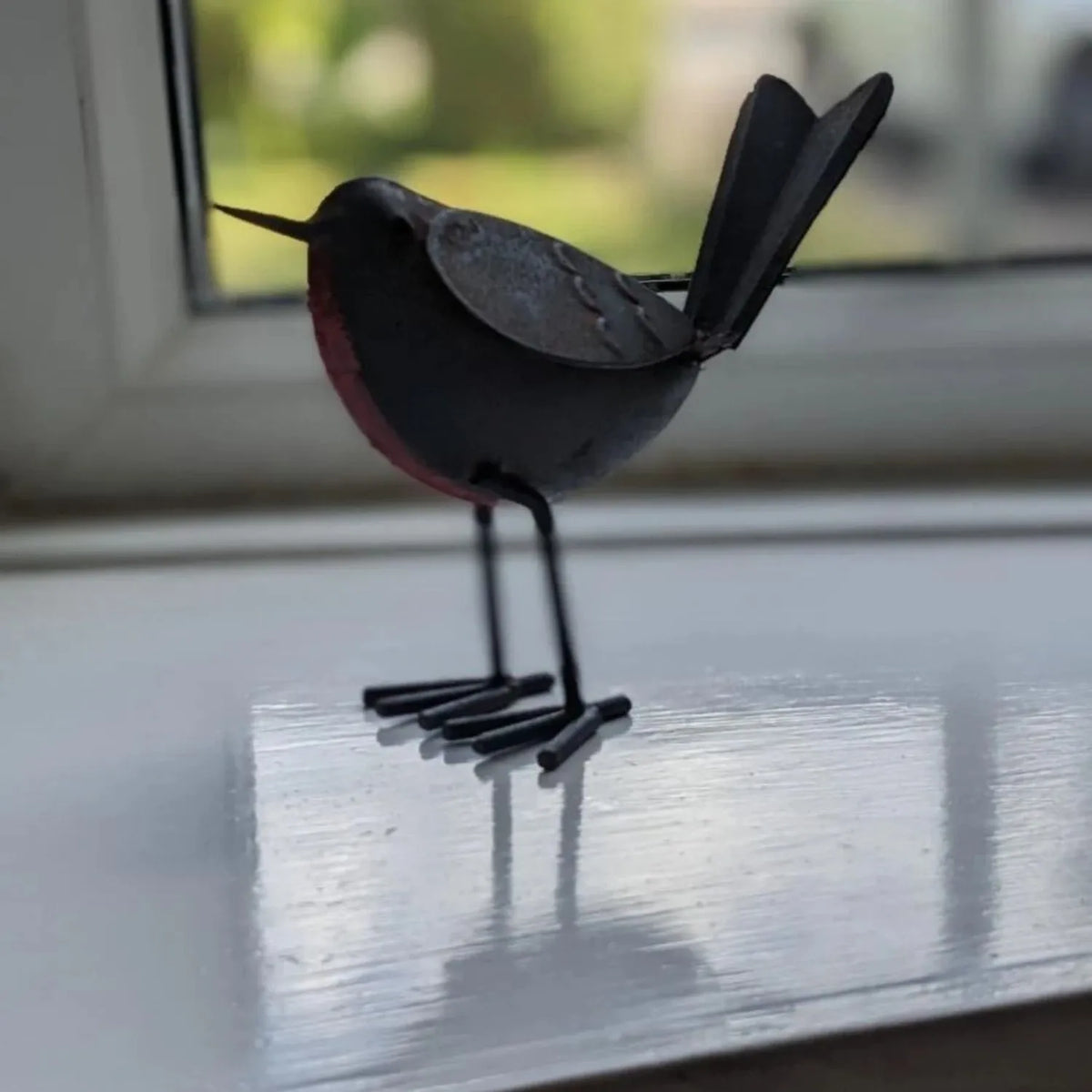 Rustic Brown & Red Metal Robin Ornament with Weathered Finish – Handcrafted Decorative Robin Redbreast Bird 11x17x6cm – Customer Image Displayed on Indoor Windowsill | Click Style