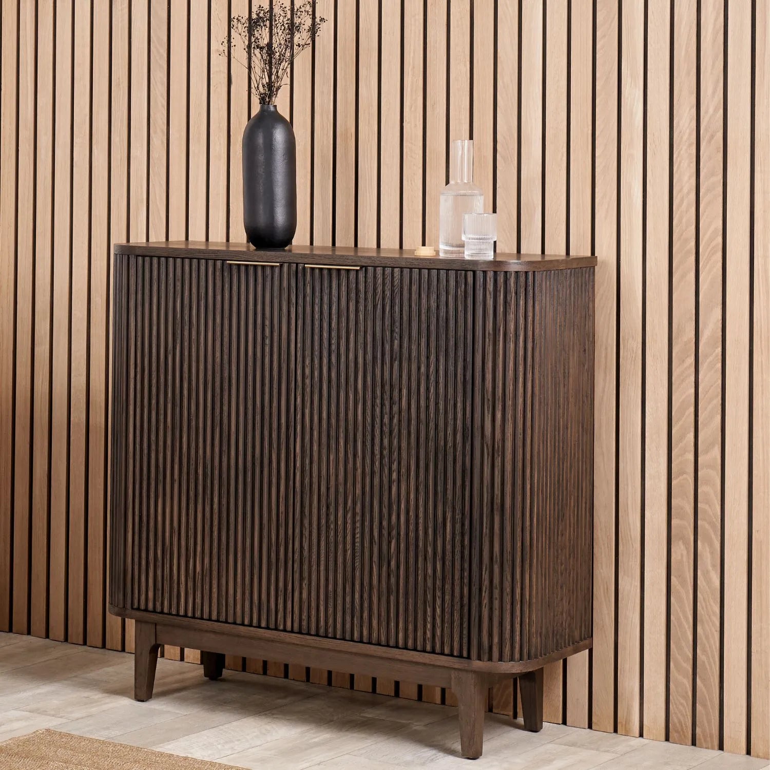 Scandinavian Retro Ribbed Dark Brown Oak Wood 2 Door Bar Cabinet with Slim Gold Handles – Mid Century Style Fluted Oak Drinks Cabinet with Tapered Legs, Home Bar Storage Cabinet for Living Room 100x100x38cm | Click Style