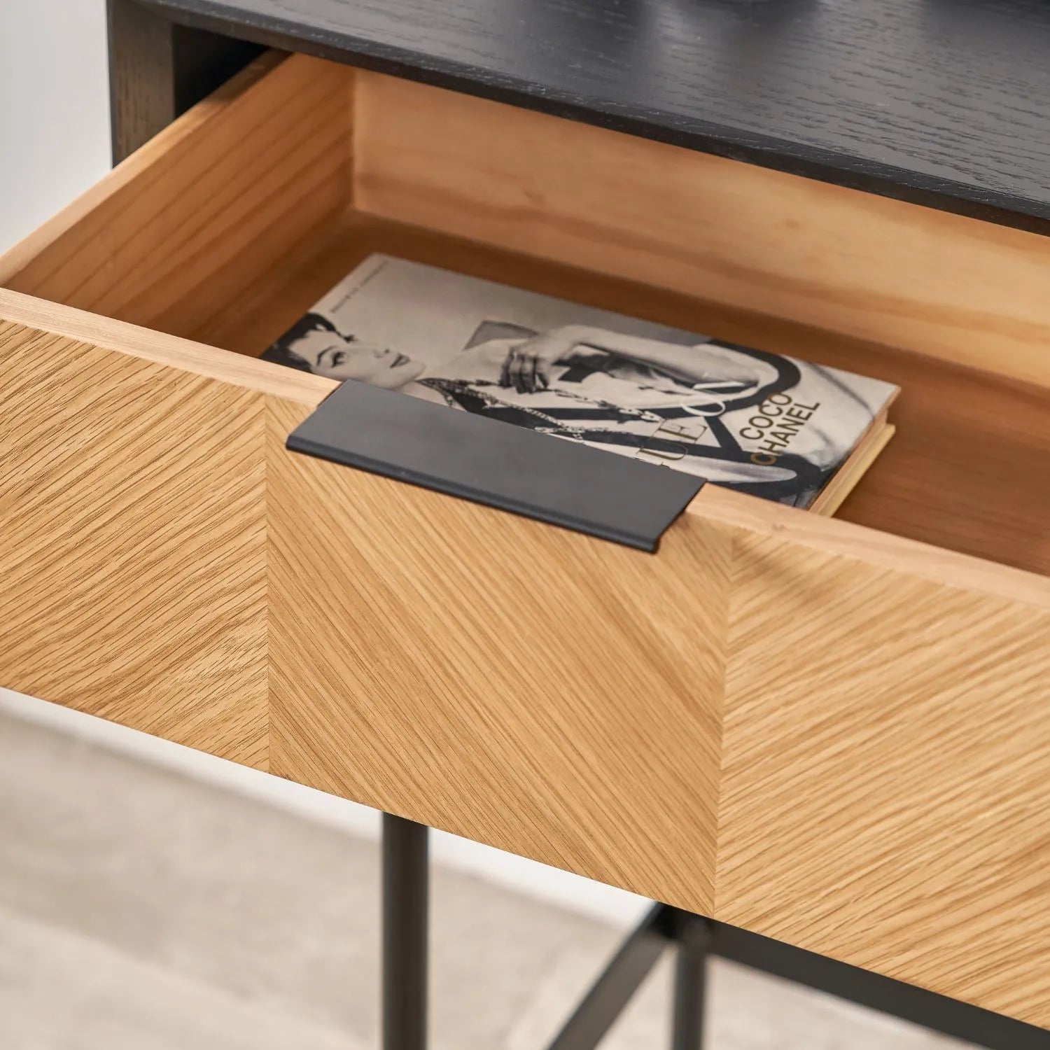 Scandinavian Two Tone Chevron Oak & Black 2 Drawer Console Table with Herringbone Veneer Front, Slim Black Metal Legs & Clean Rectangular Frame – Modern Wooden Hallway Console Table with Storage Drawers for Living Rooms & Hallways 80x100x38cm | Click Style