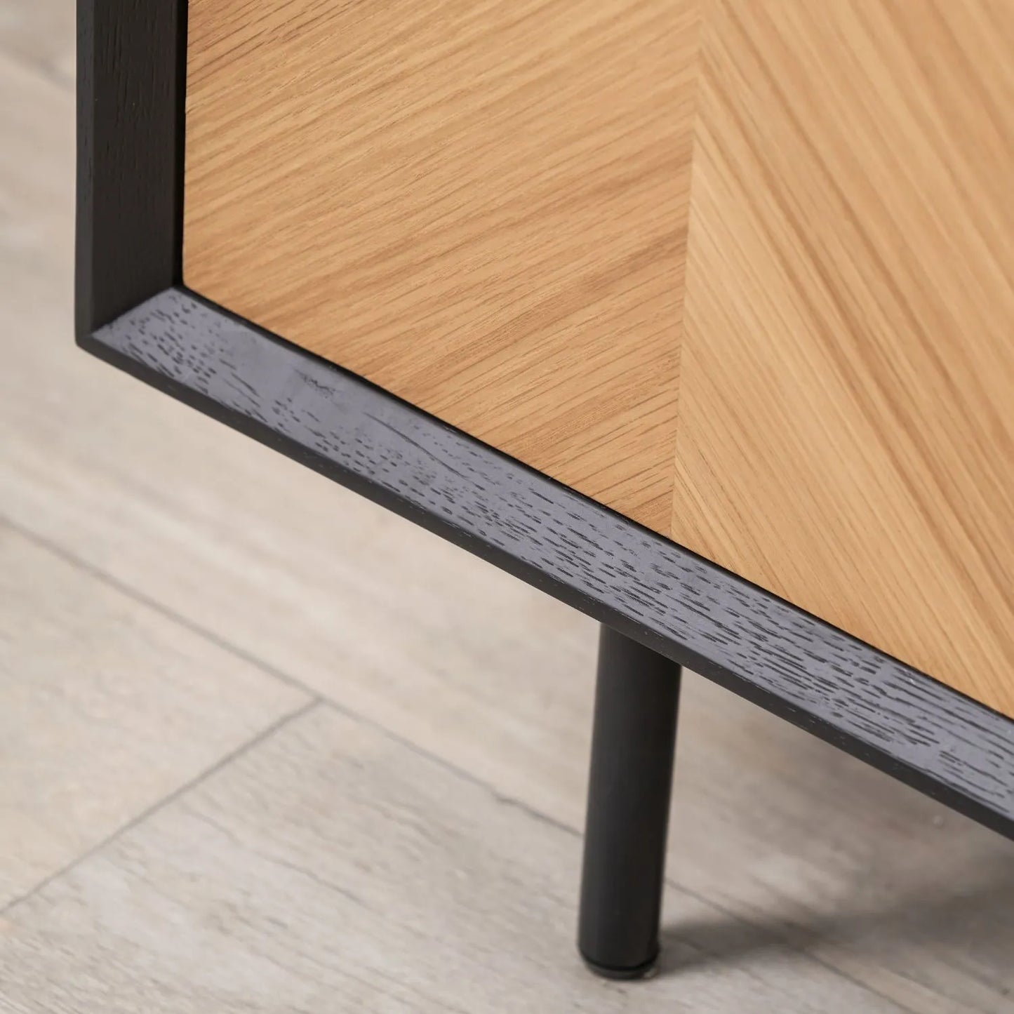 Scandinavian Two Tone Chevron Oak & Black Wood 2 Door Bar Cabinet with Herringbone Oak Veneer Doors & 3 Internal Shelves – Modern Wooden Drinks Storage Cabinet with Black Frame, Slim Metal Handles, Elevated Legs & Spacious Bottle and Glassware Storage for Living Rooms, Dining Rooms & Home Bars 100x100x38cm | Click Style